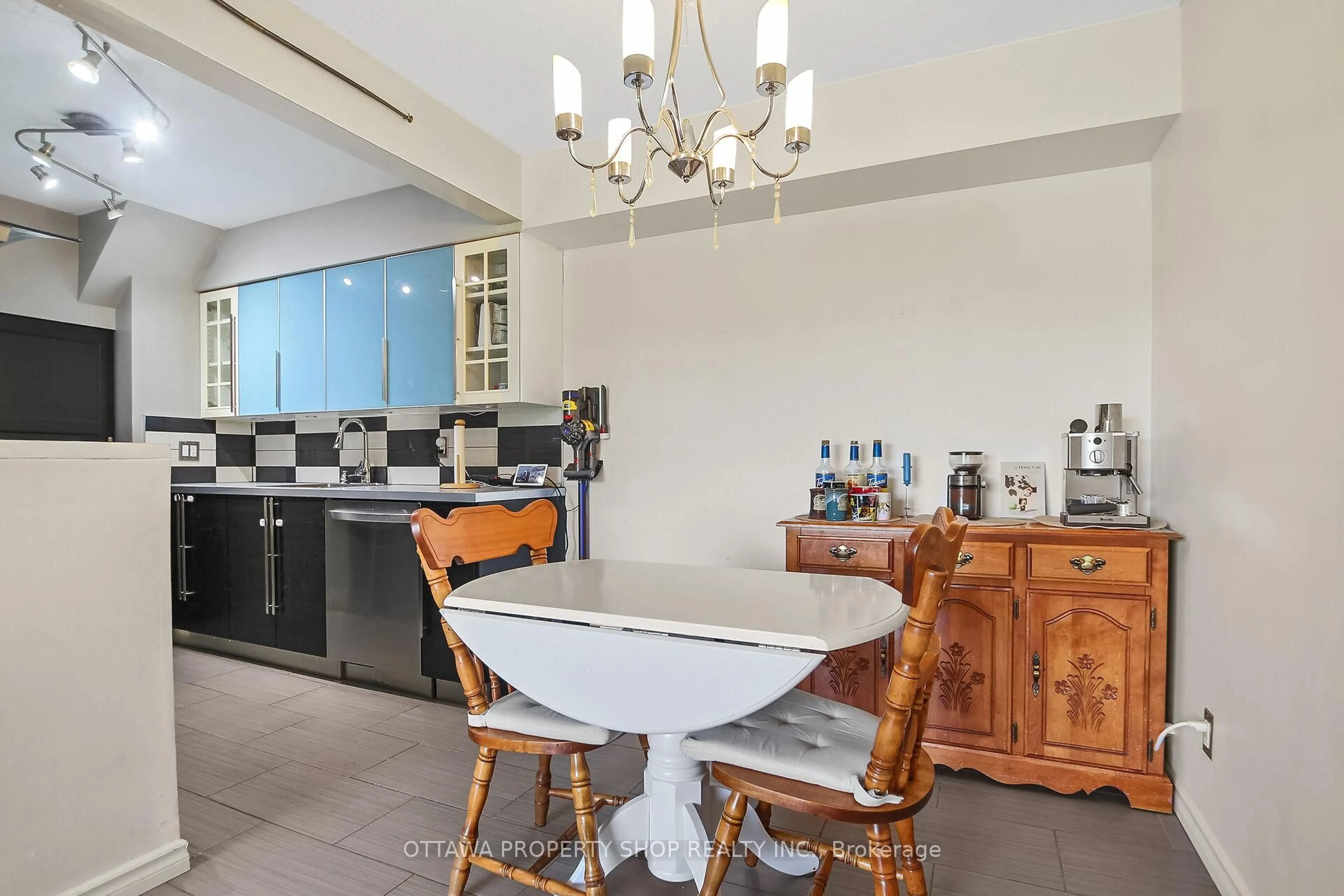 Unknown for 1F Banner Rd, Ottawa Ontario K2H 8T3