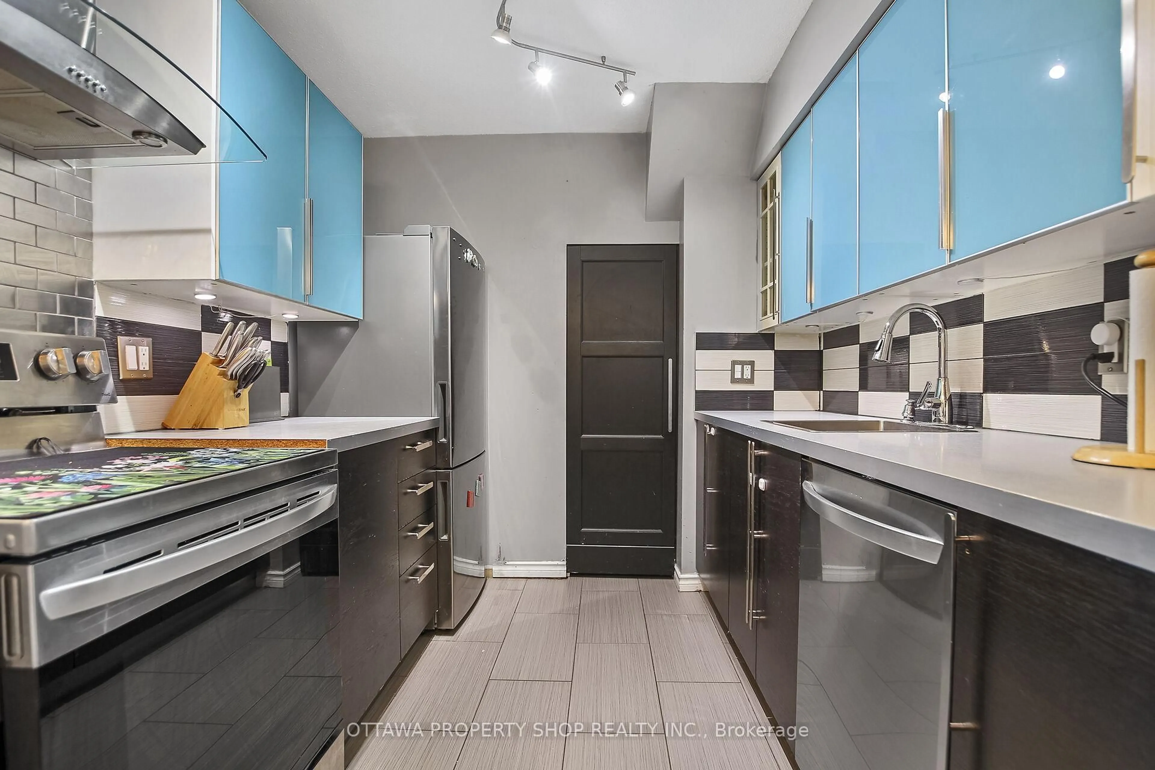 Standard kitchen, unknown for 1F Banner Rd, Ottawa Ontario K2H 8T3