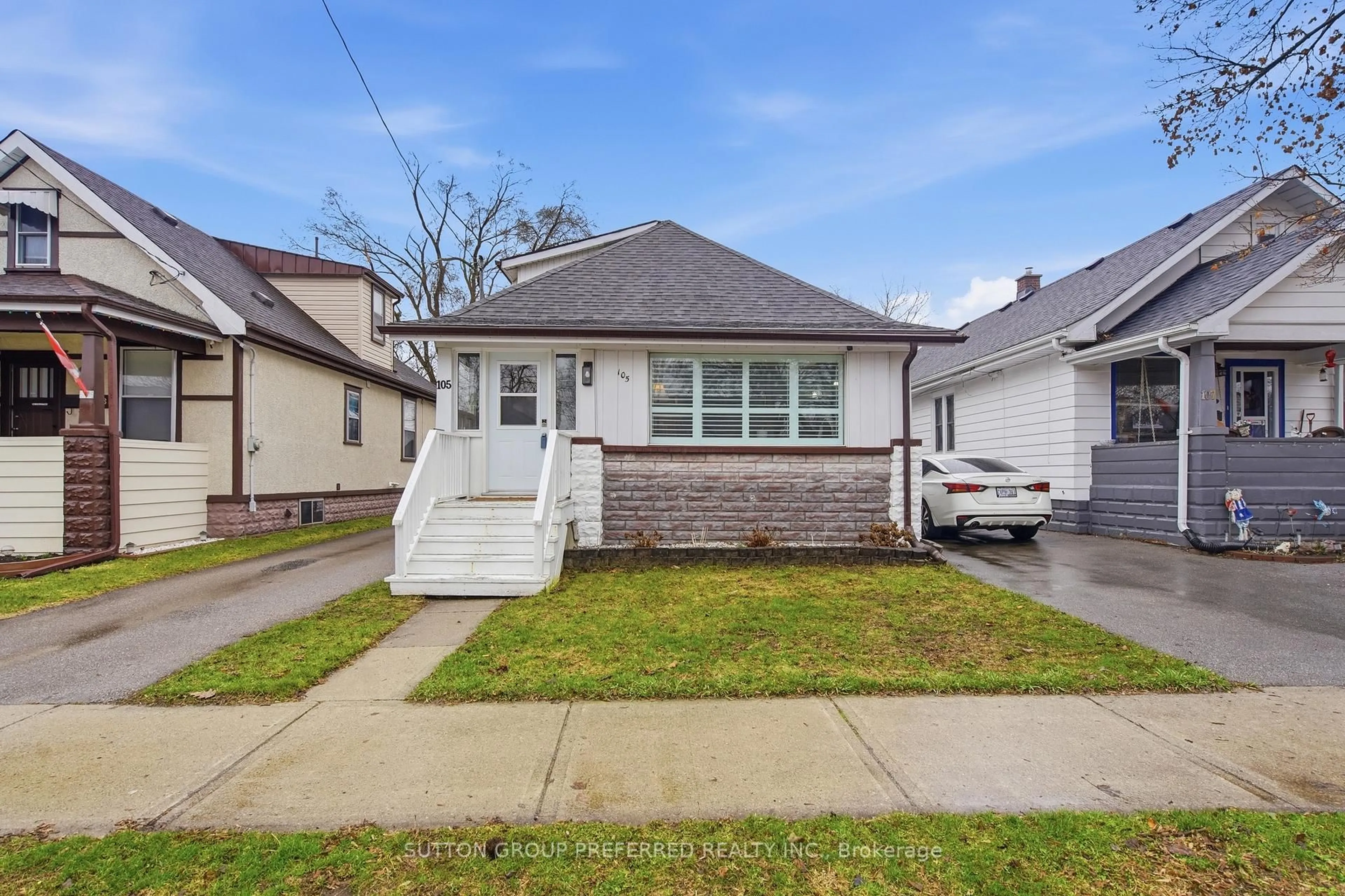 Home with vinyl exterior material, street for 105 Madison Ave, London East Ontario N5Z 2P3