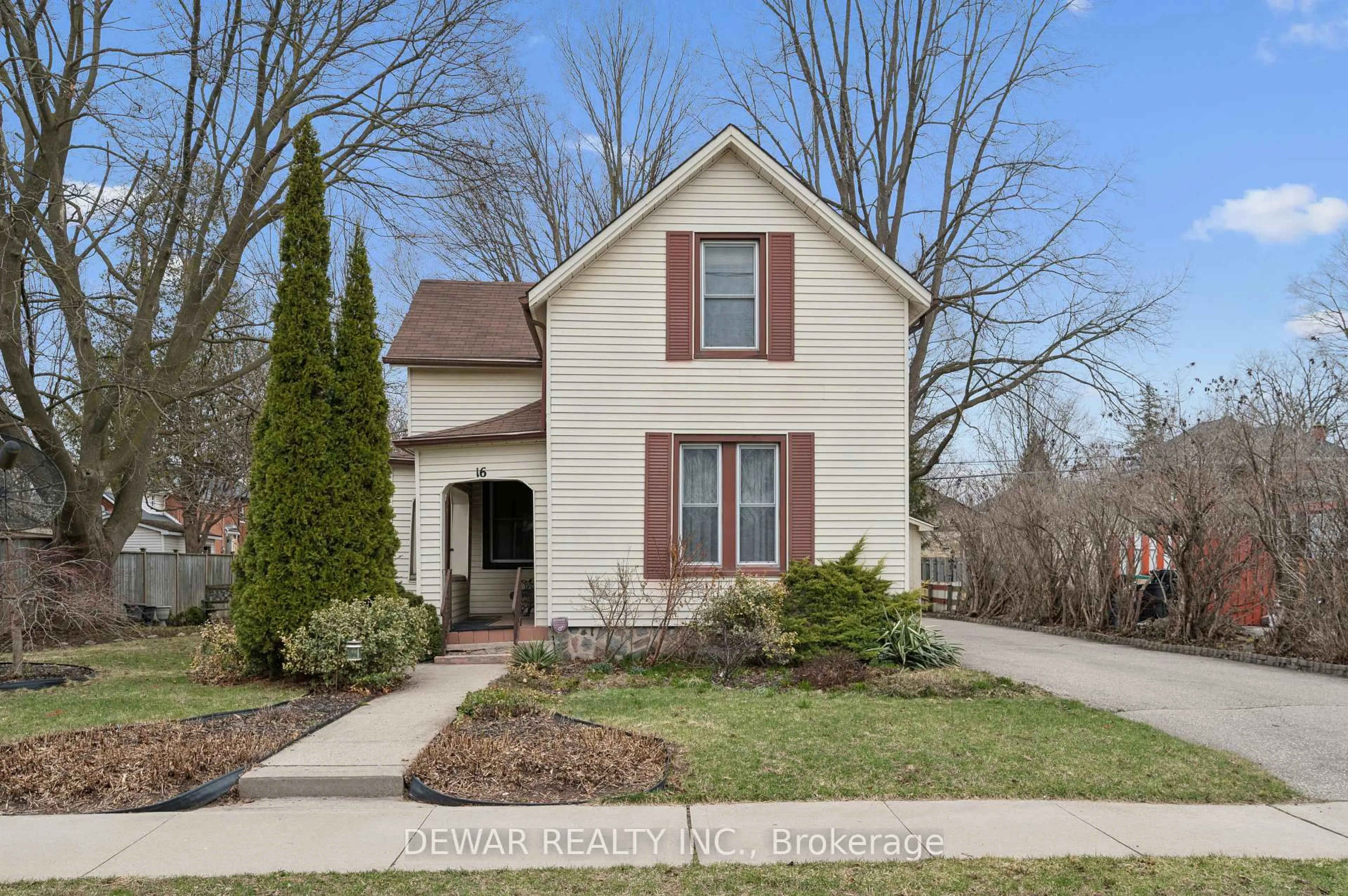 Home with brick exterior material, street for 16 Rich Ave, Cambridge Ontario N1R 2A5