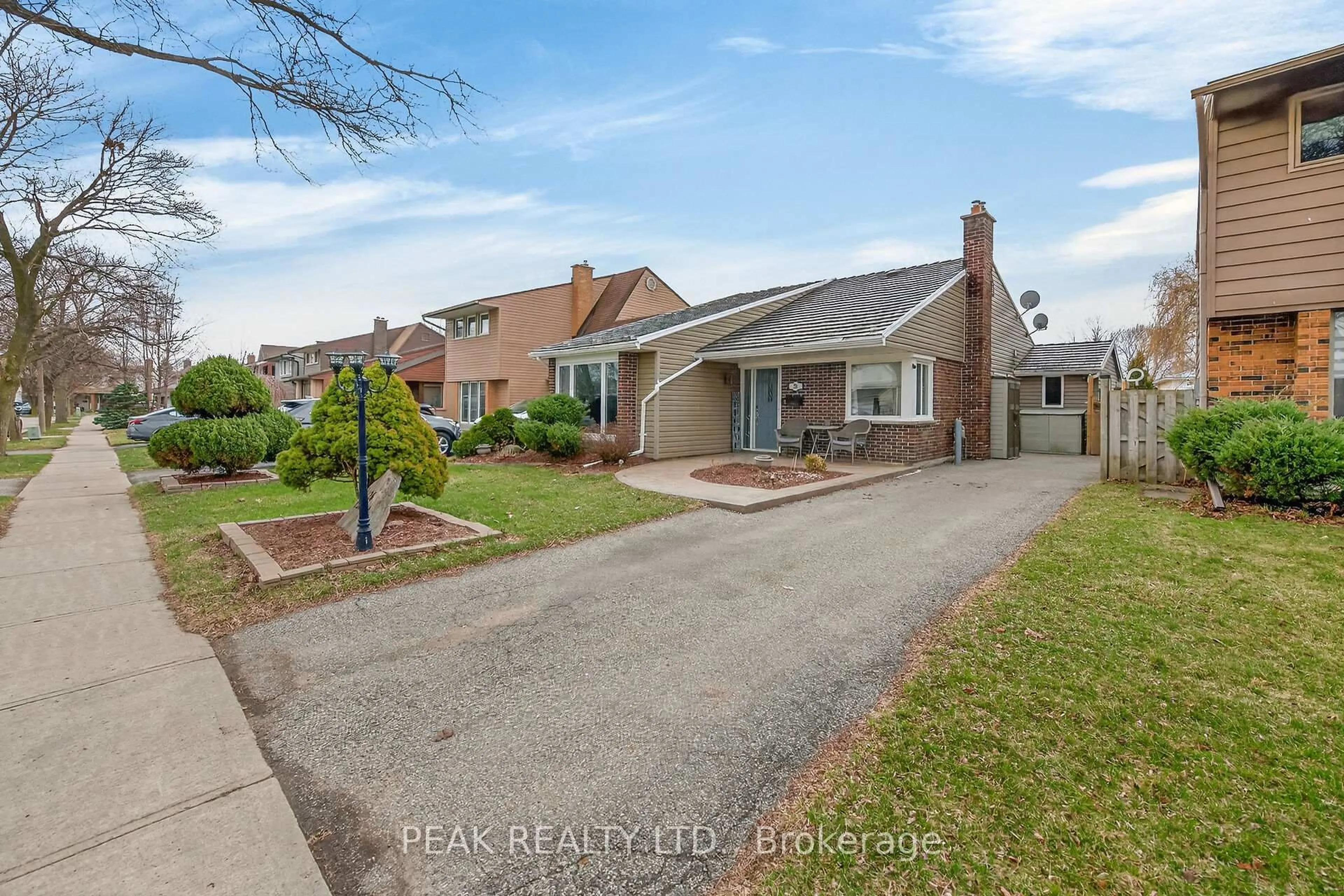 A pic from outside/outdoor area/front of a property/back of a property/a pic from drone, street for 26 Hallmark St, Brantford Ontario N3P 1A5