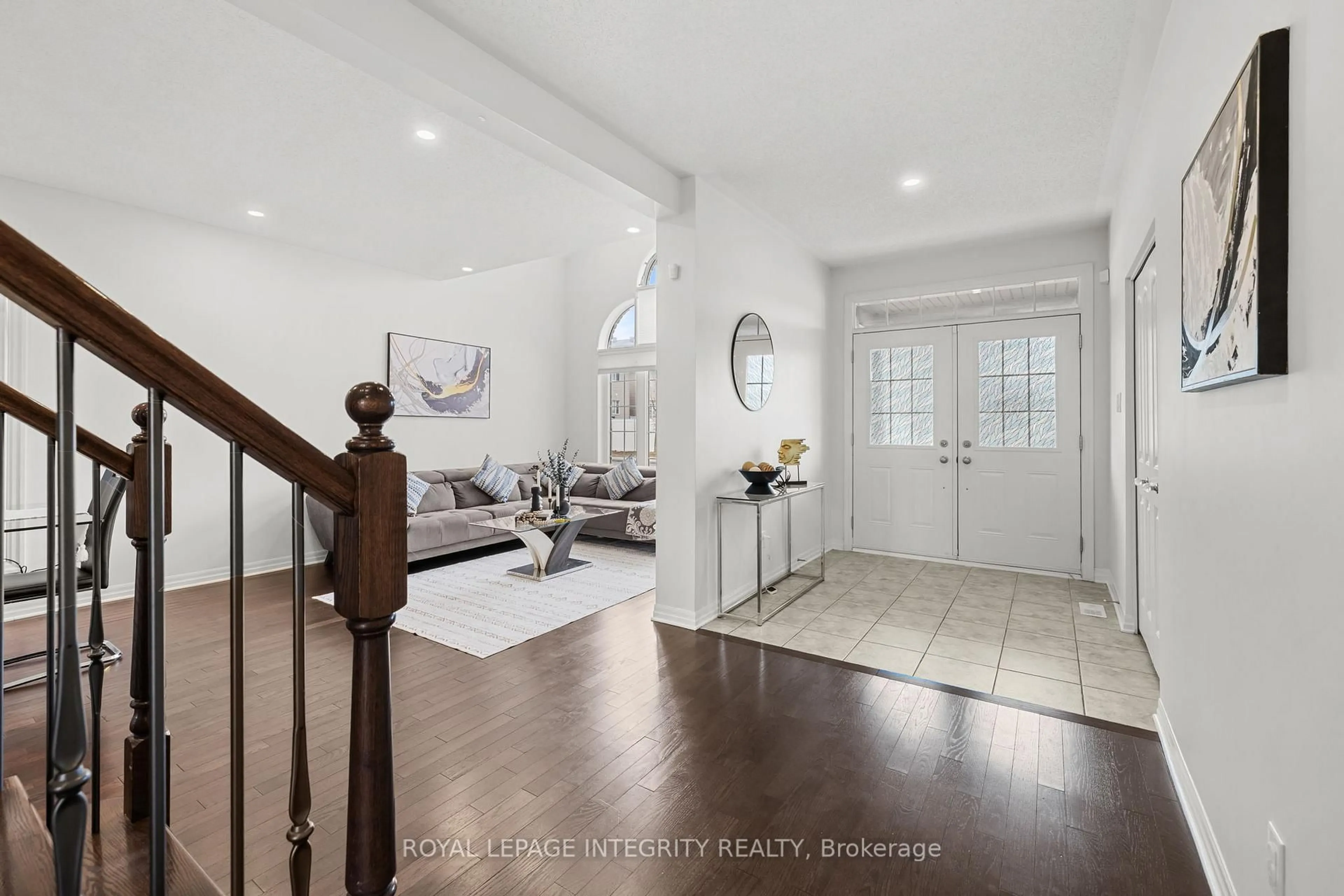 Indoor entryway for 789 Fiddlehead St, Ottawa Ontario K1T 0N2