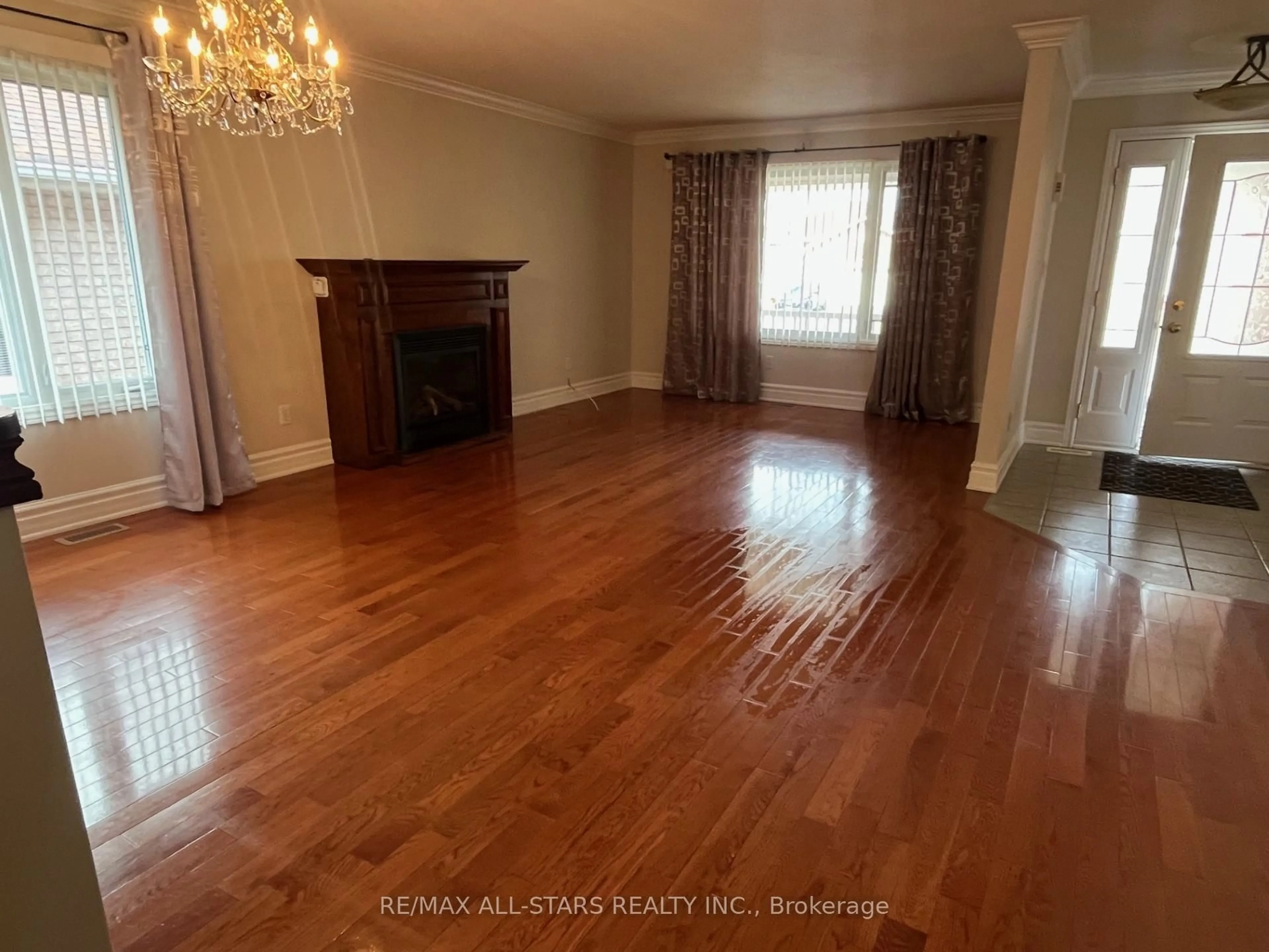 A pic of a room for 383 Wallace Dr, Kawartha Lakes Ontario K9V 6K7