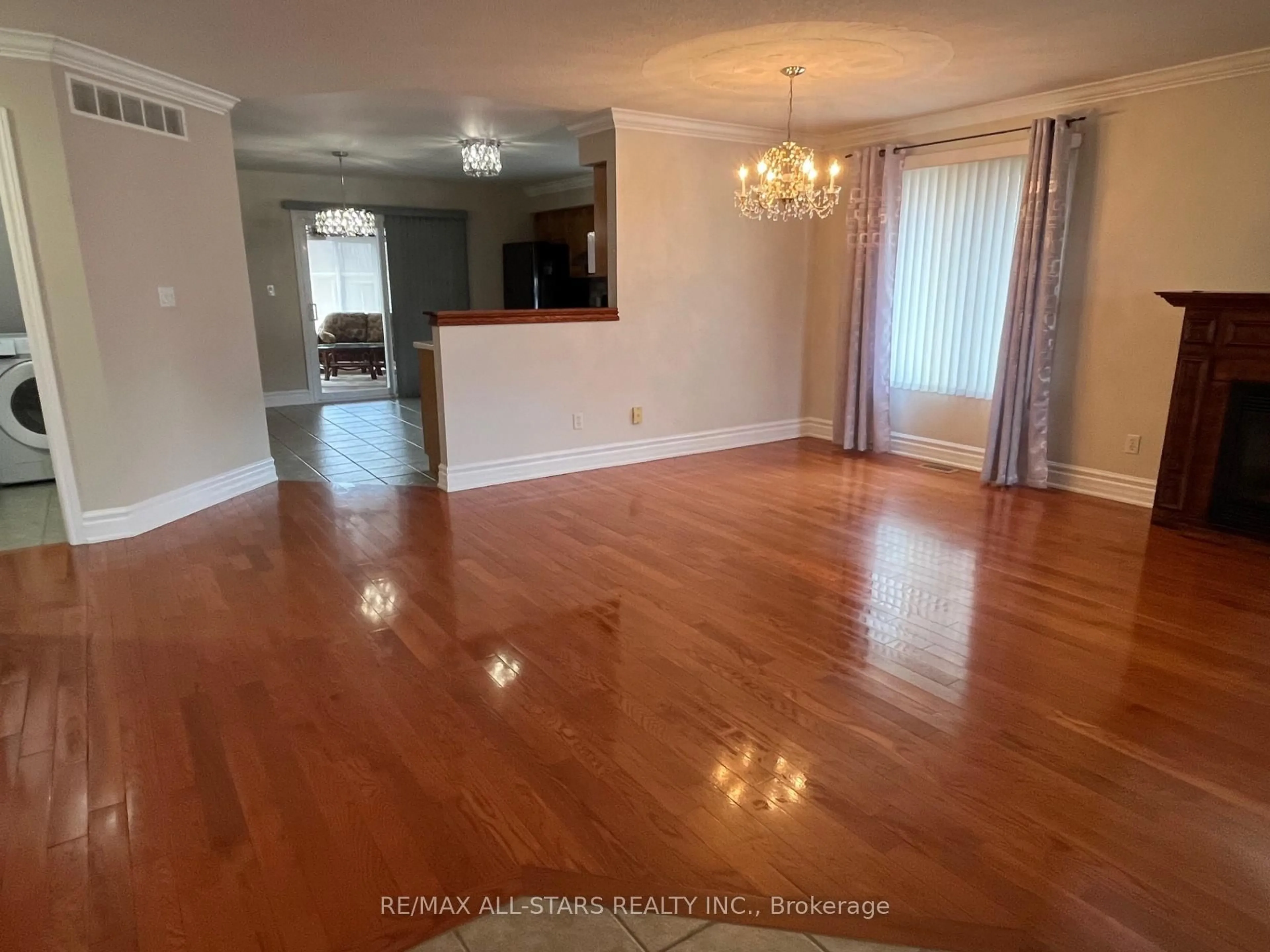 A pic of a room for 383 Wallace Dr, Kawartha Lakes Ontario K9V 6K7