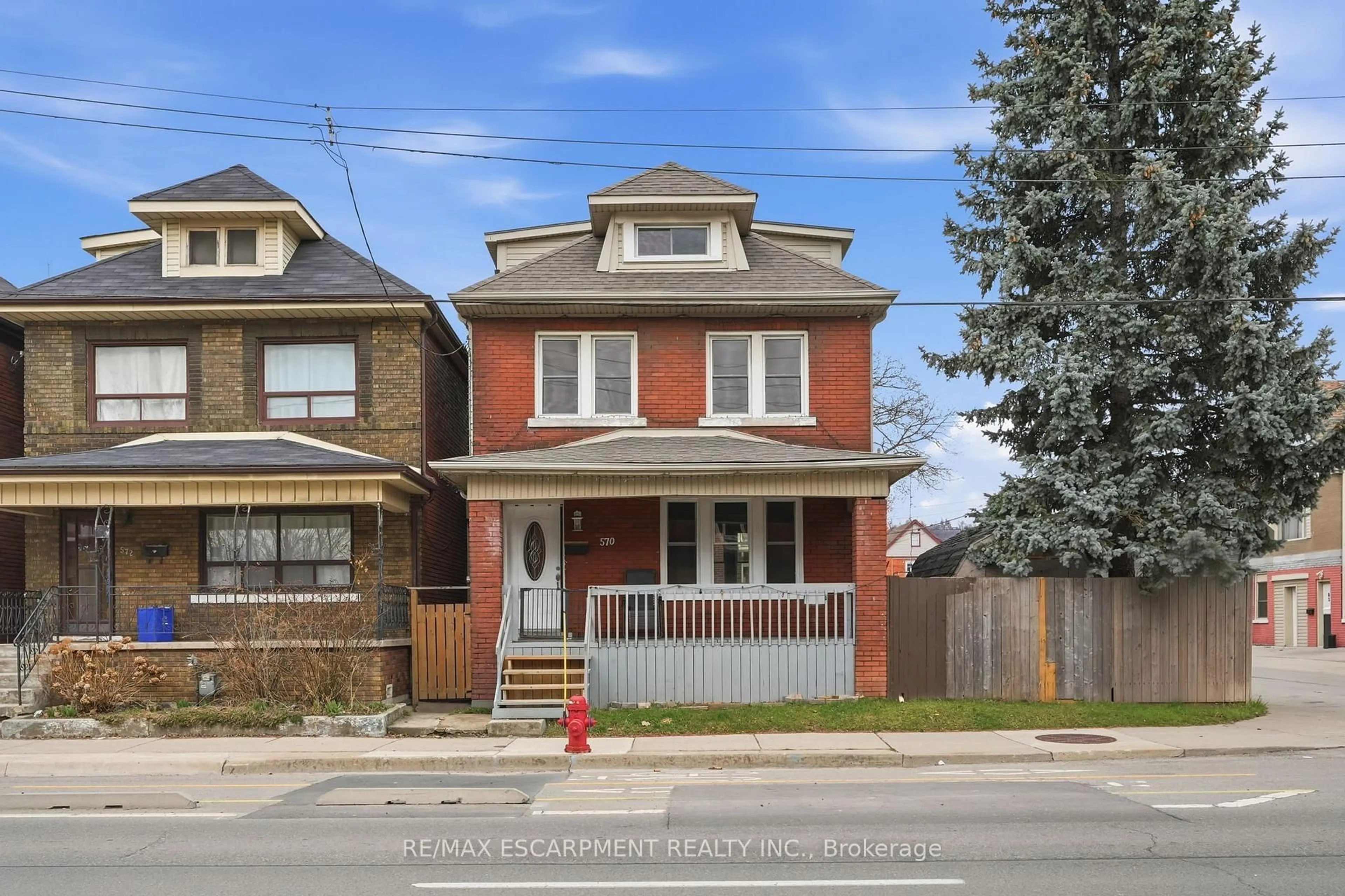 Home with brick exterior material, street for 570 Cannon St, Hamilton Ontario L8L 2G4