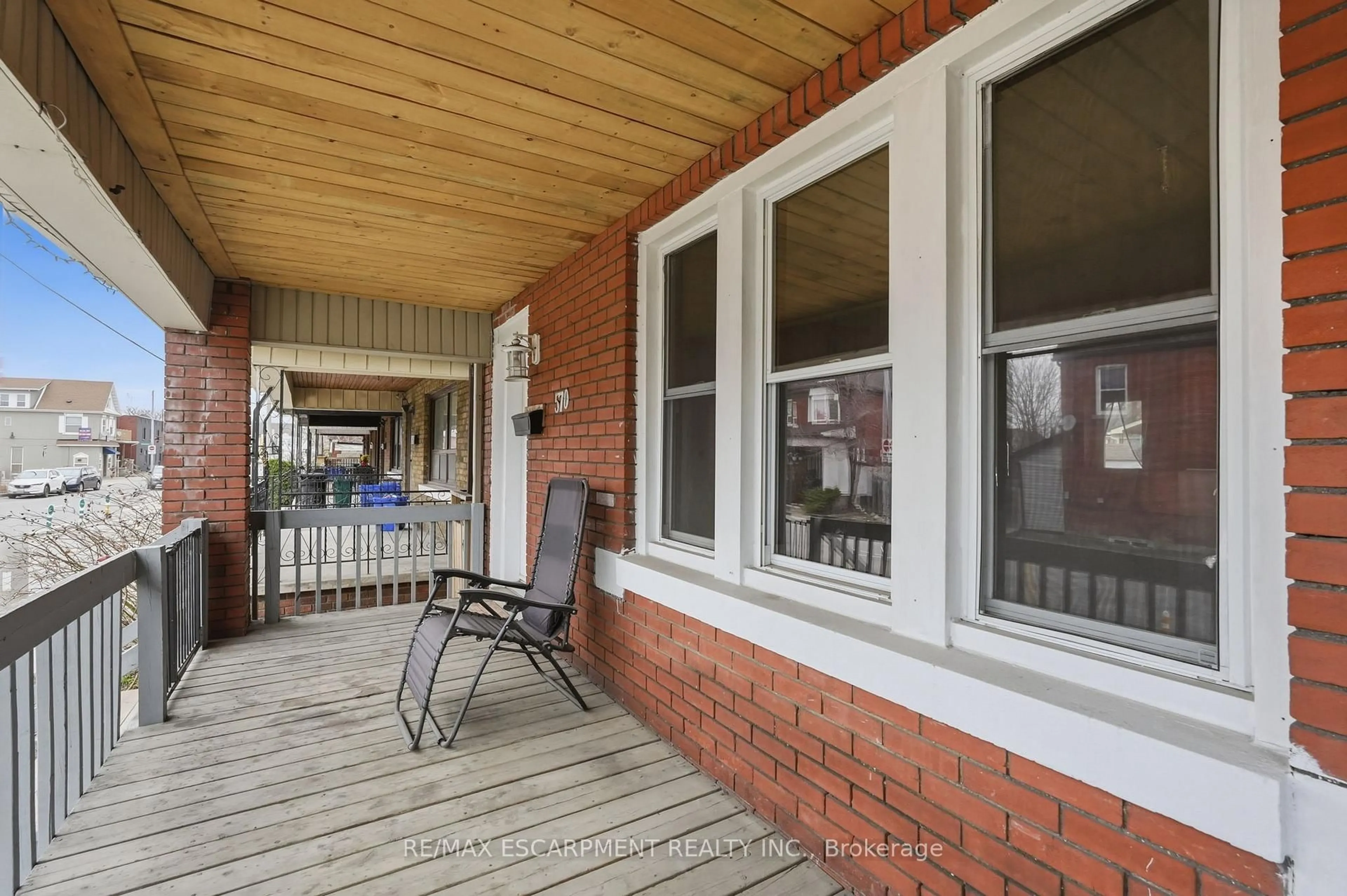 Patio, street for 570 Cannon St, Hamilton Ontario L8L 2G4
