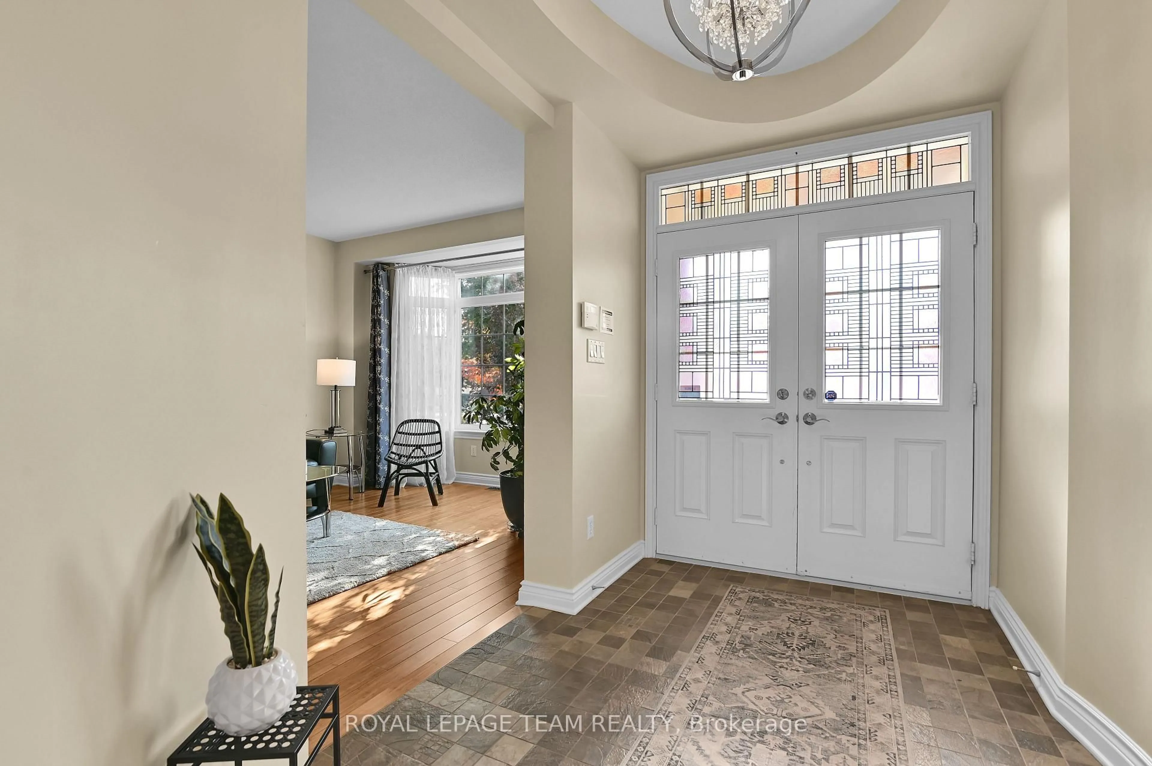 Indoor entryway for 756 Kilbirnie Dr, Ottawa Ontario K2J 0M2