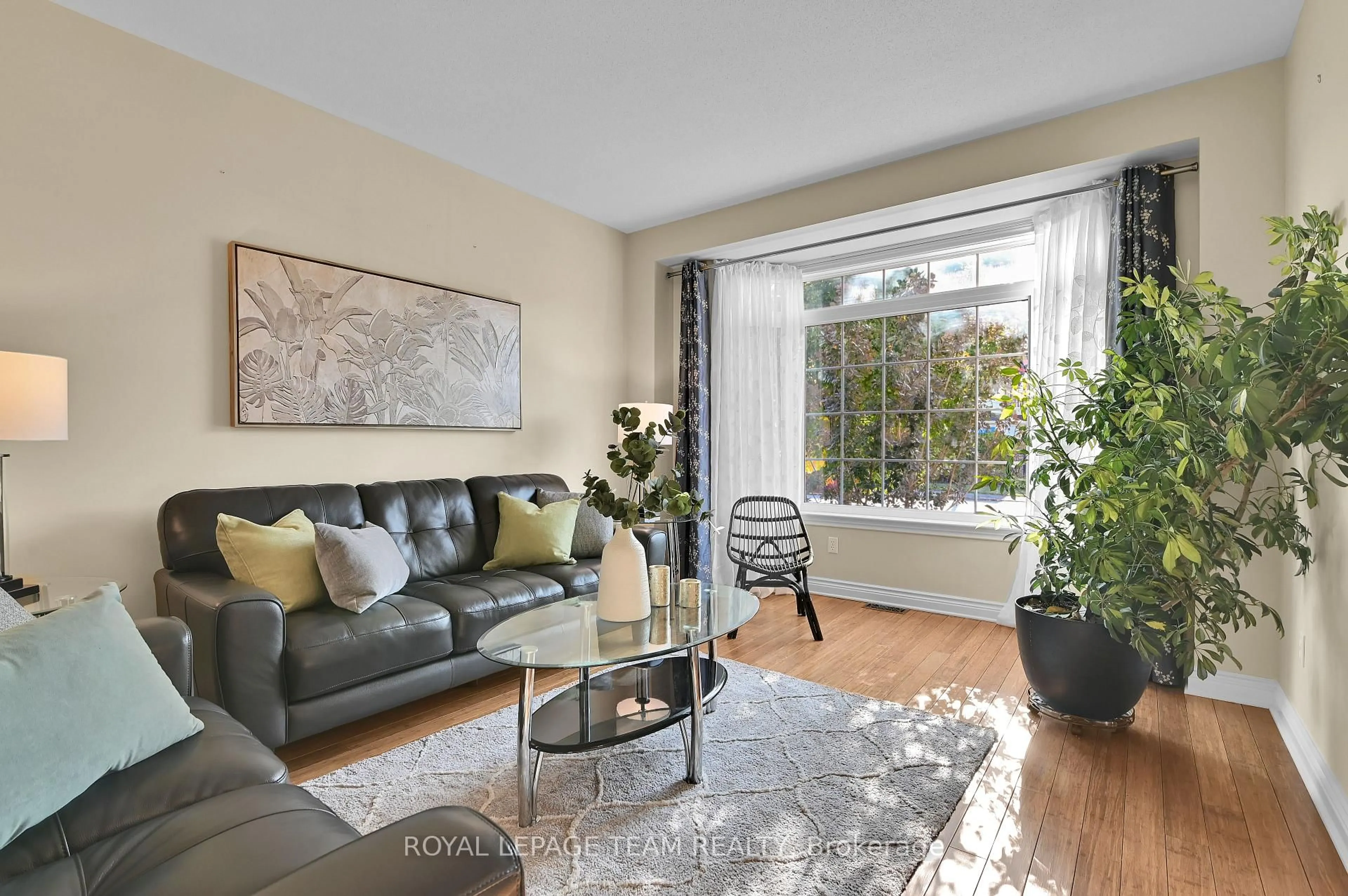 Living room with furniture, unknown for 756 Kilbirnie Dr, Ottawa Ontario K2J 0M2