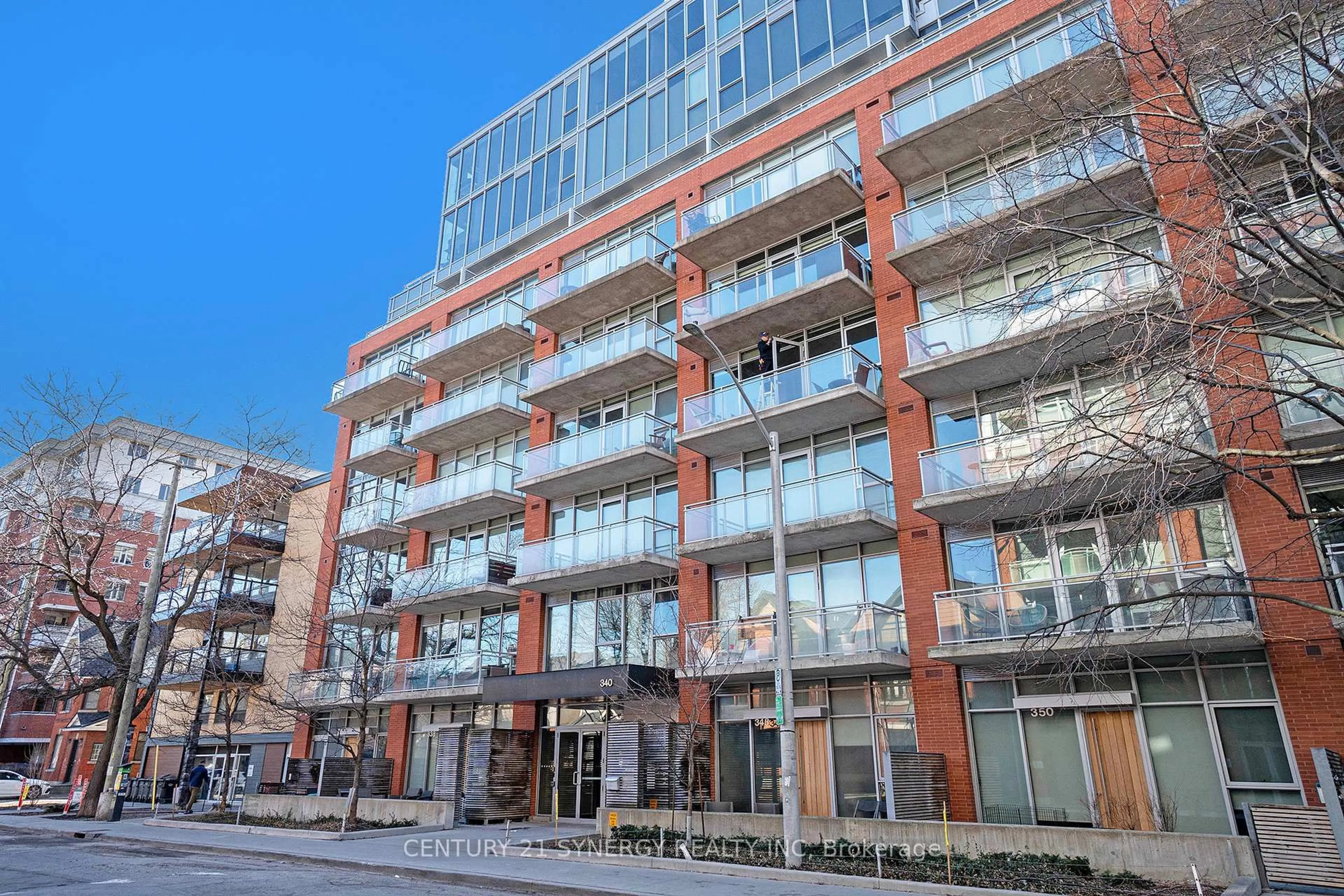 Patio, building for 340 Mcleod St #633, Ottawa Ontario K2P 1A4