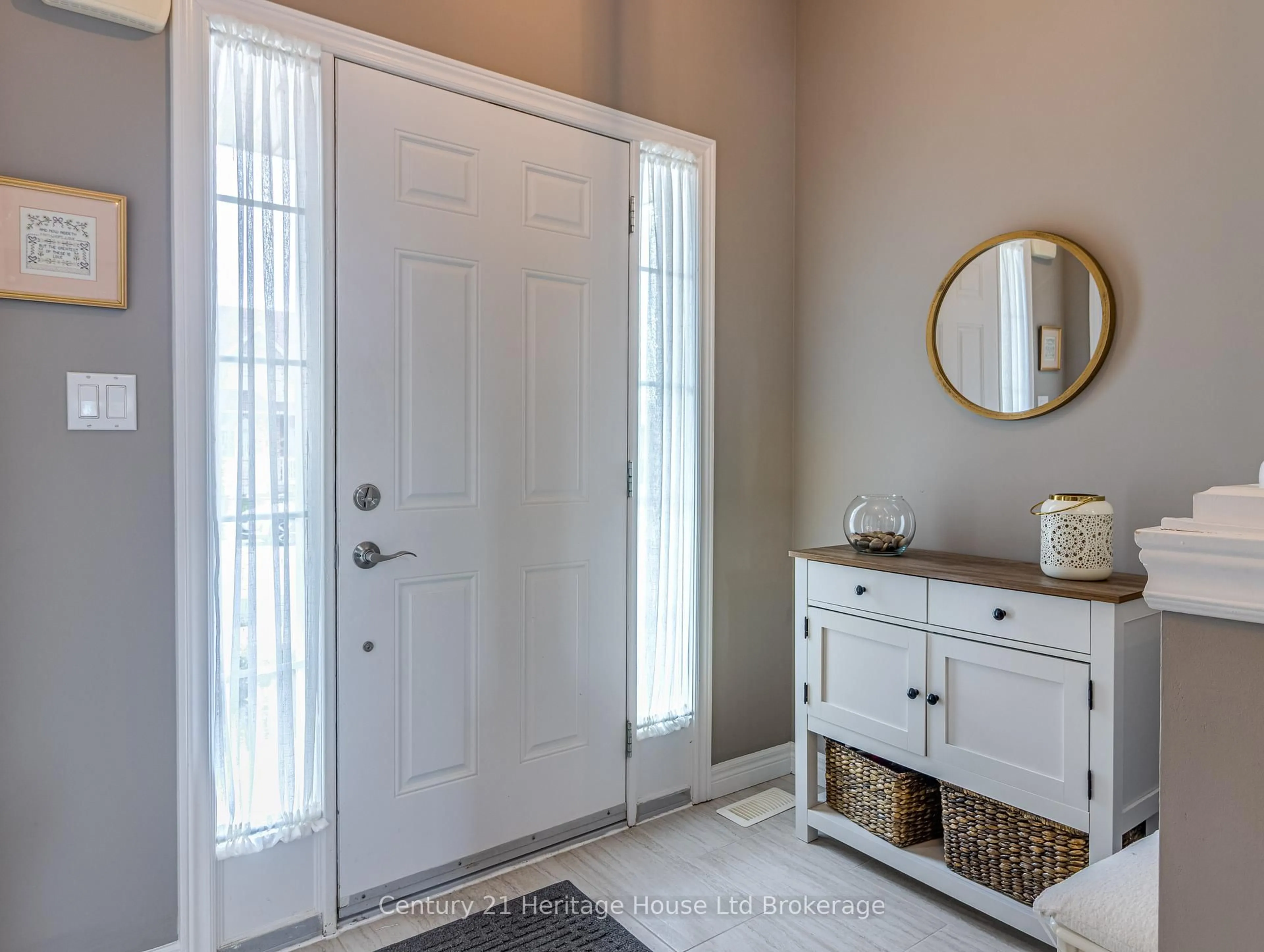 Indoor entryway for 735 Garden Court Cres, Woodstock Ontario N4T 0A2