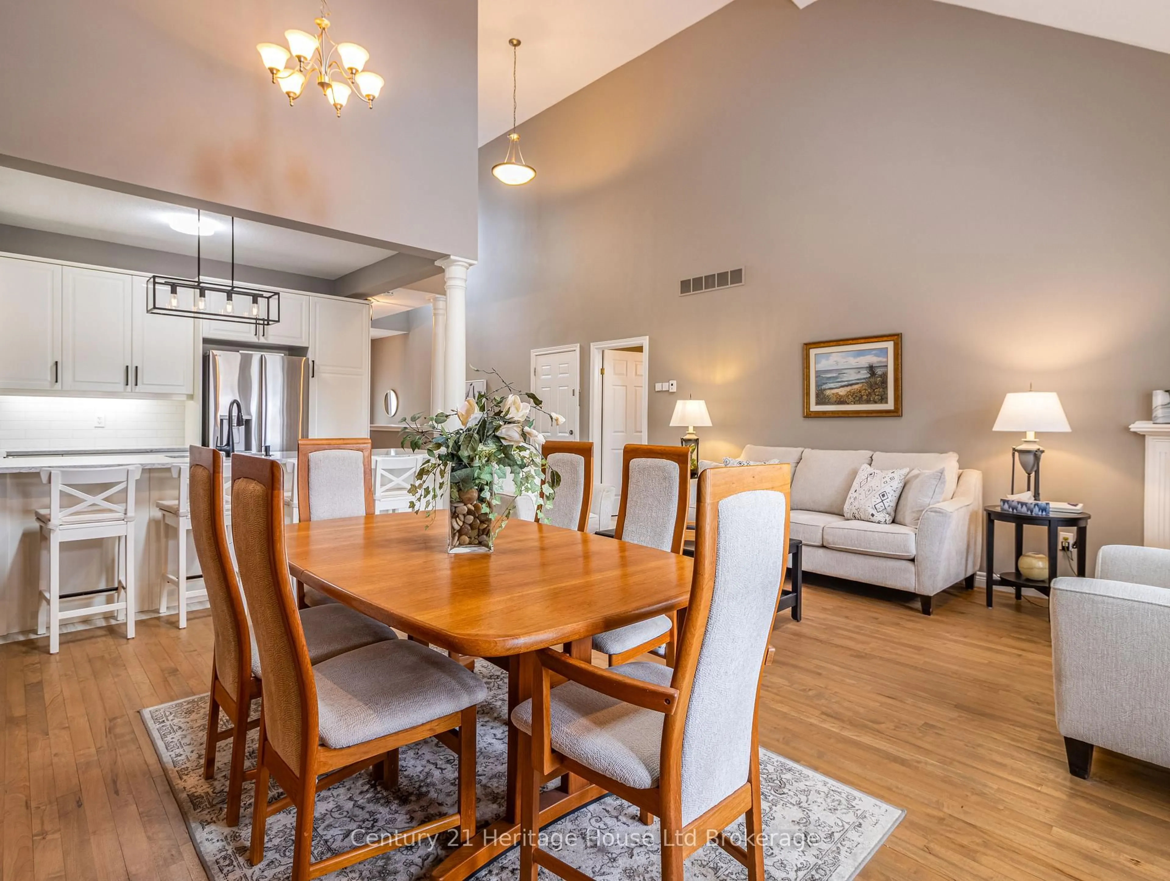 Dining room, wood/laminate floor for 735 Garden Court Cres, Woodstock Ontario N4T 0A2