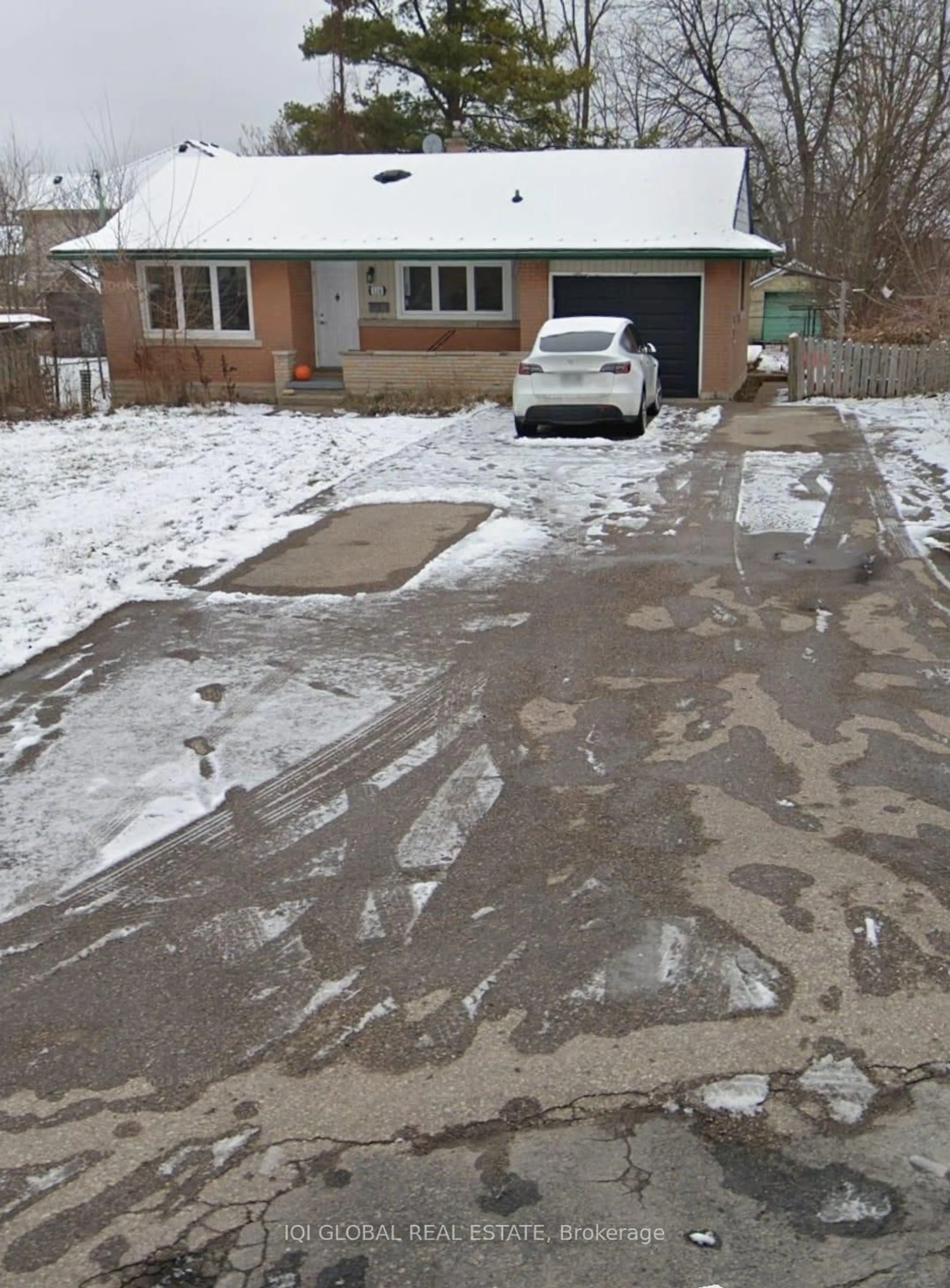 A pic from outside/outdoor area/front of a property/back of a property/a pic from drone, street for 114 DOON VALLEY Dr, Kitchener Ontario N2P 1B2
