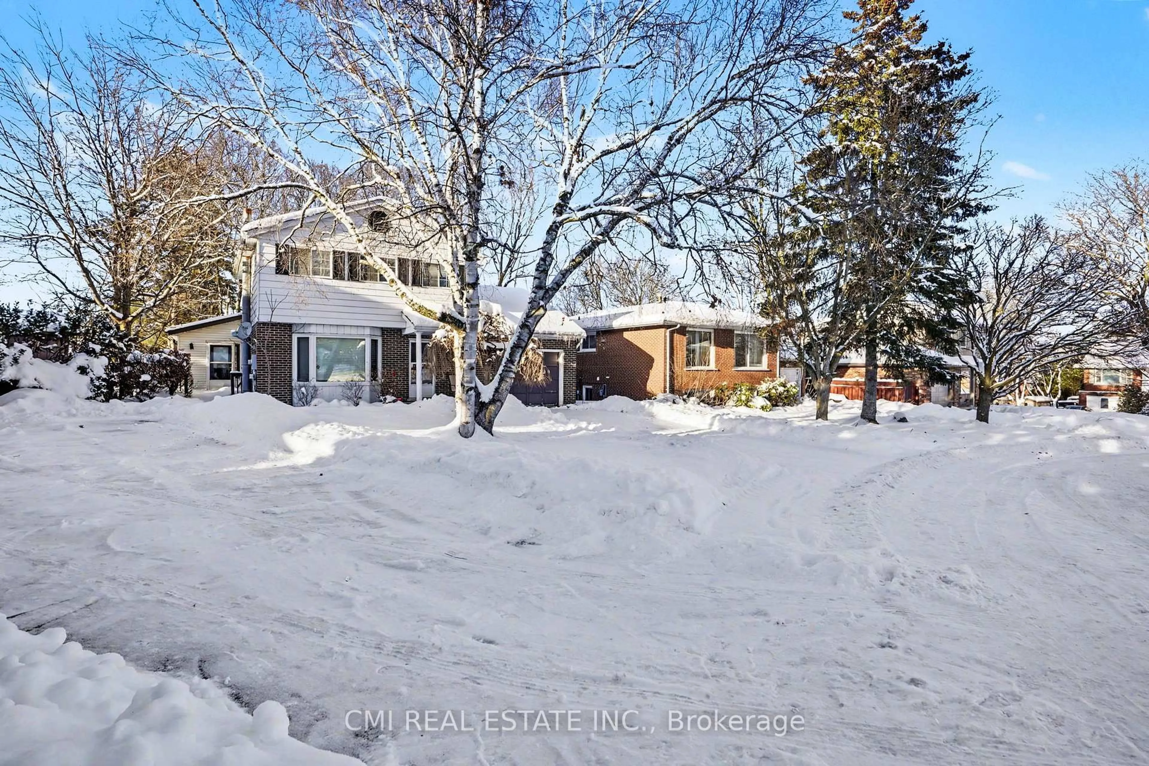 A pic from outside/outdoor area/front of a property/back of a property/a pic from drone, street for 360 Culpepper Pl, Waterloo Ontario N2L 5L3