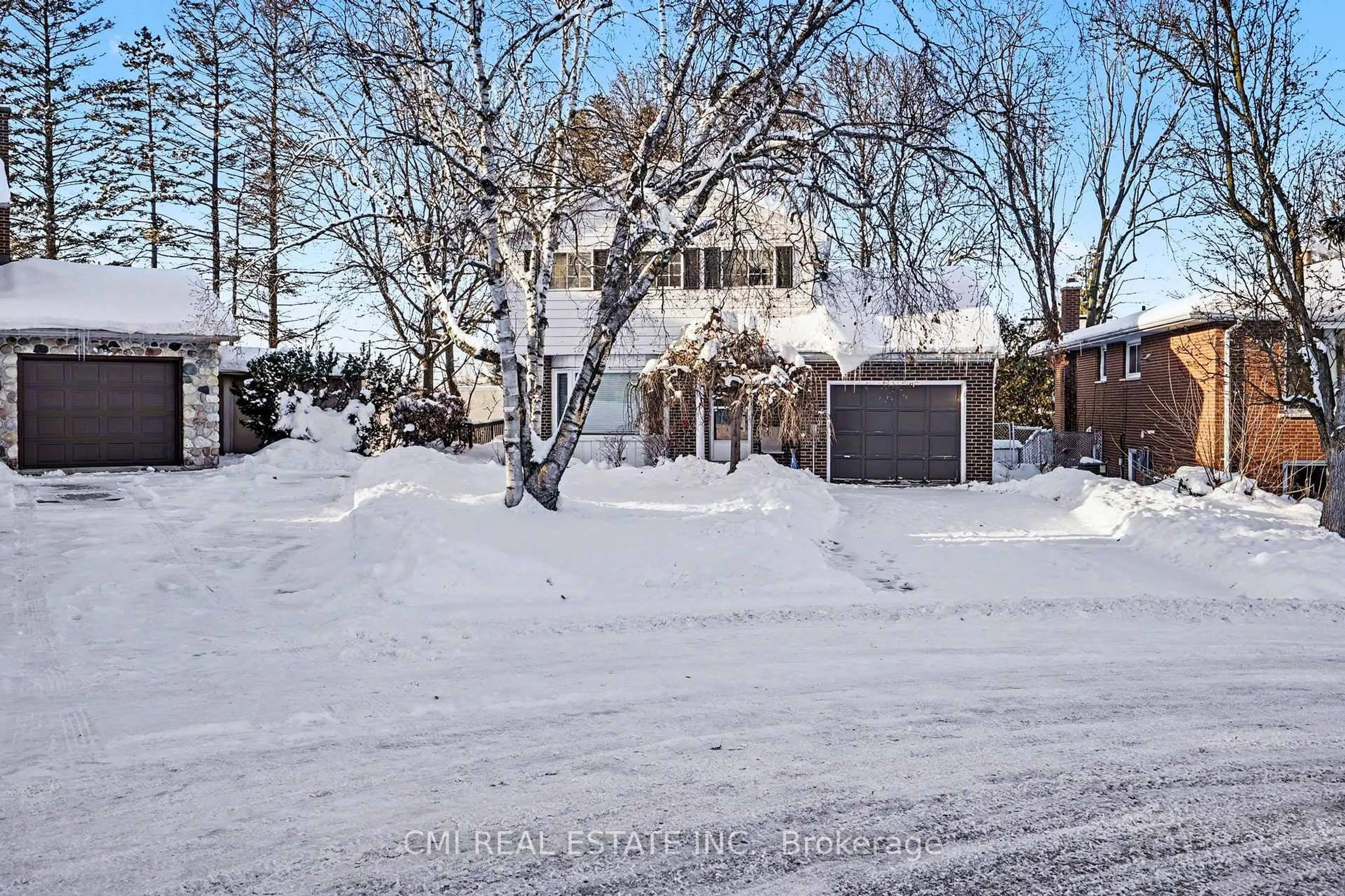 A pic from outside/outdoor area/front of a property/back of a property/a pic from drone, street for 360 Culpepper Pl, Waterloo Ontario N2L 5L3