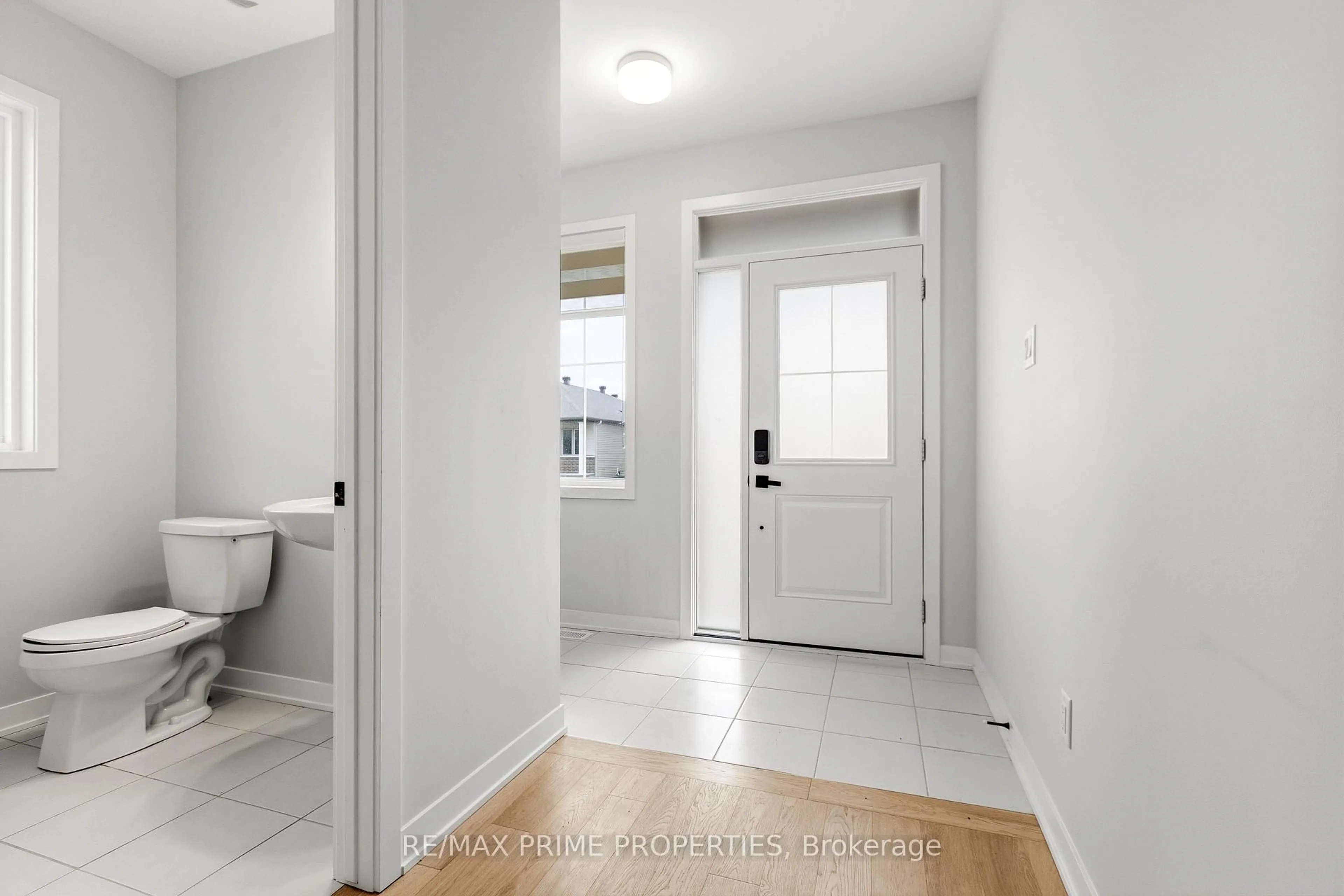 Indoor entryway for 222 Douglas Hardie St, North Grenville Ontario K0G 1J0