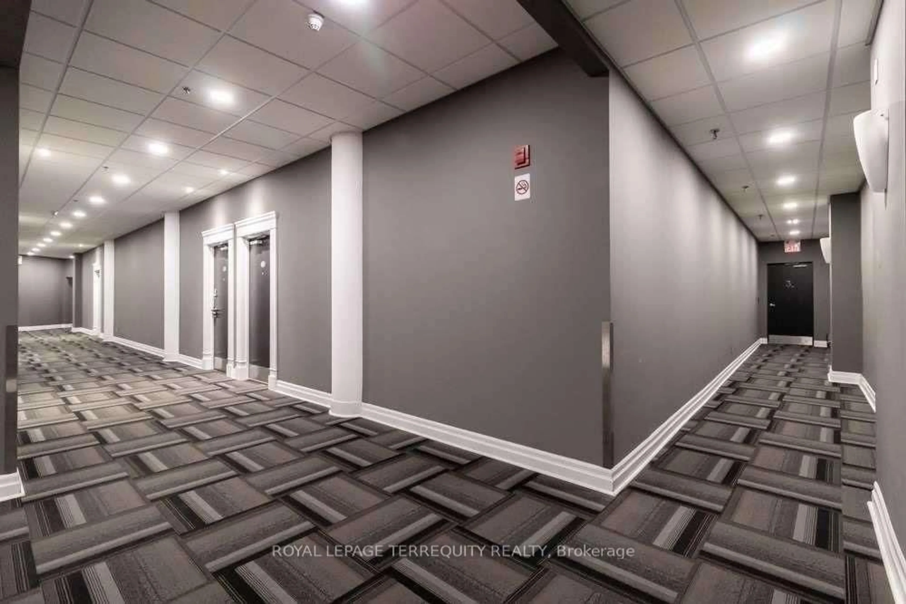 Indoor foyer for 276 King St #301, Waterloo Ontario N2G 1B6