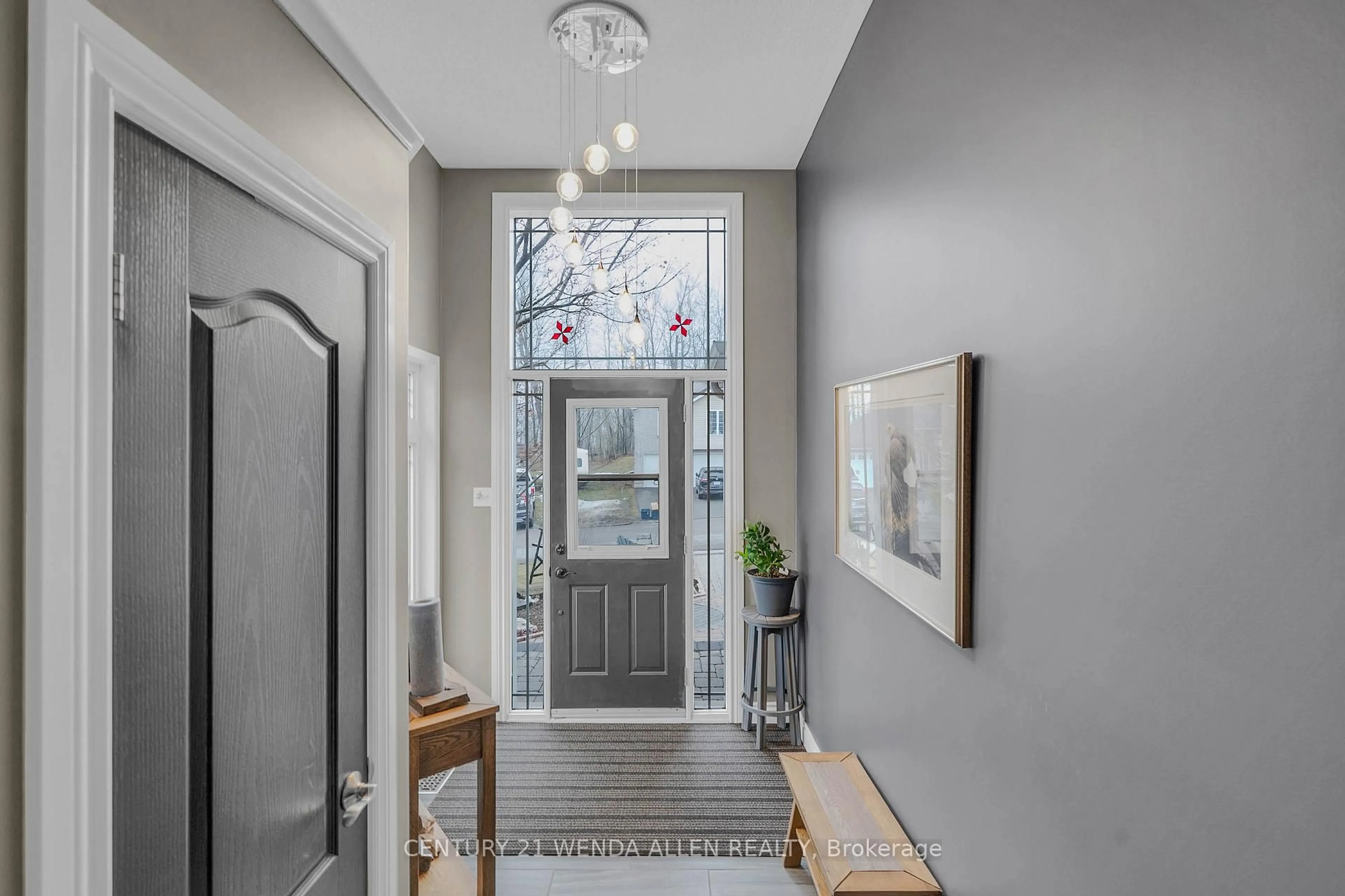 Indoor entryway for 285 Woodward Ave, Selwyn Ontario K9L 1K2