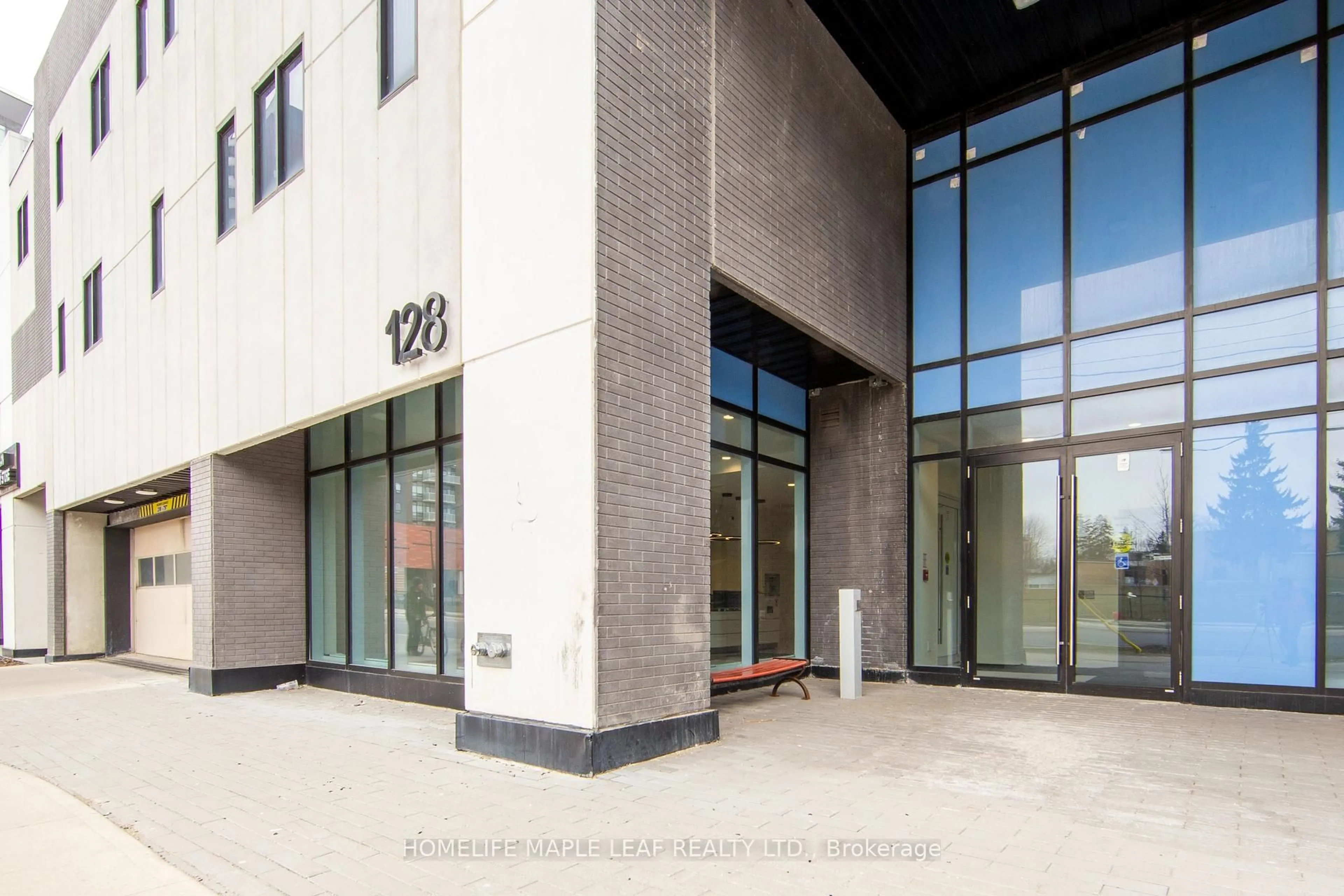 Indoor foyer for 128 King St #1402, Waterloo Ontario N2J 0E9