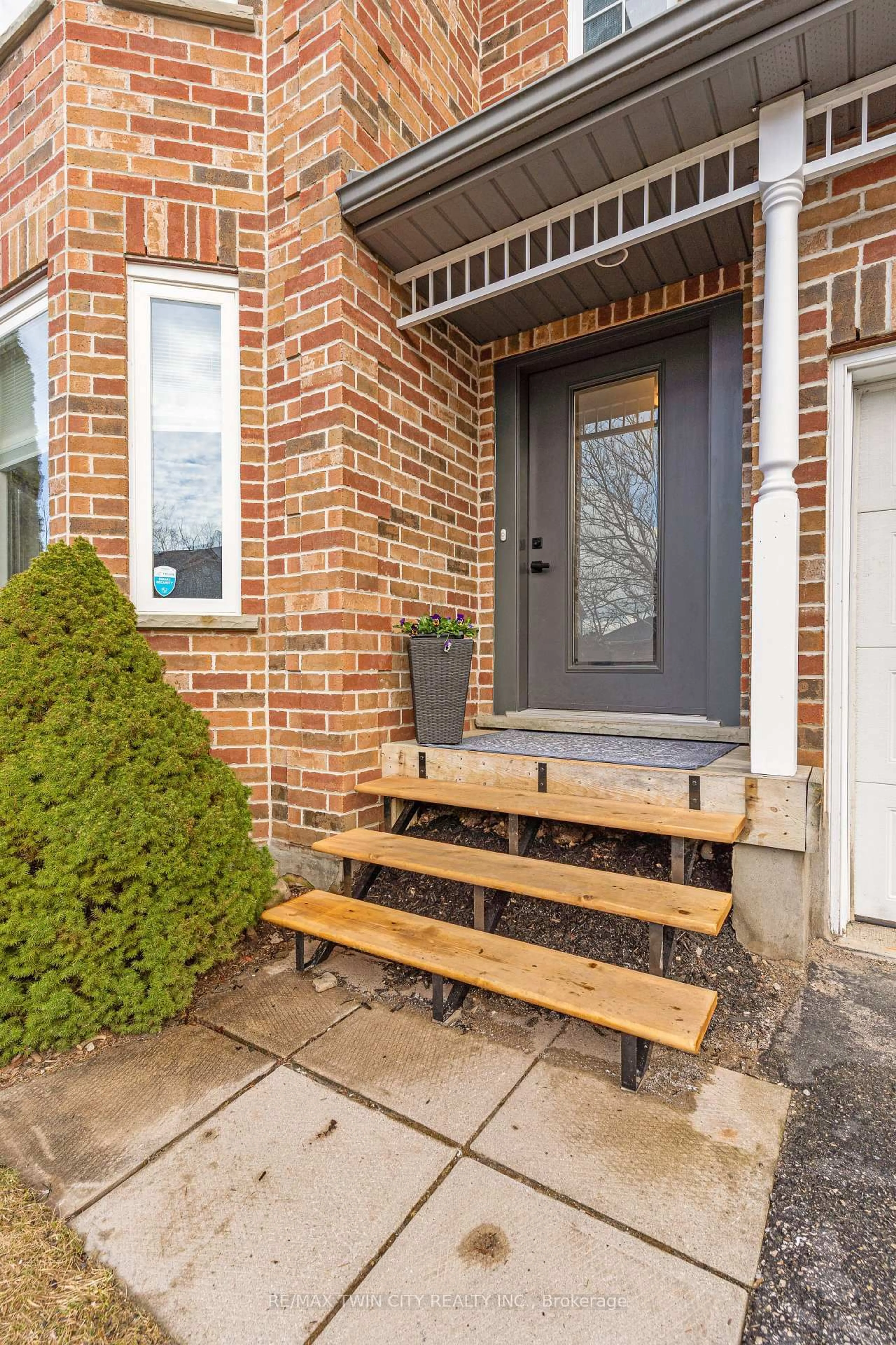 Unknown for 739 Butternut Ave, Waterloo Ontario N2V 2M3