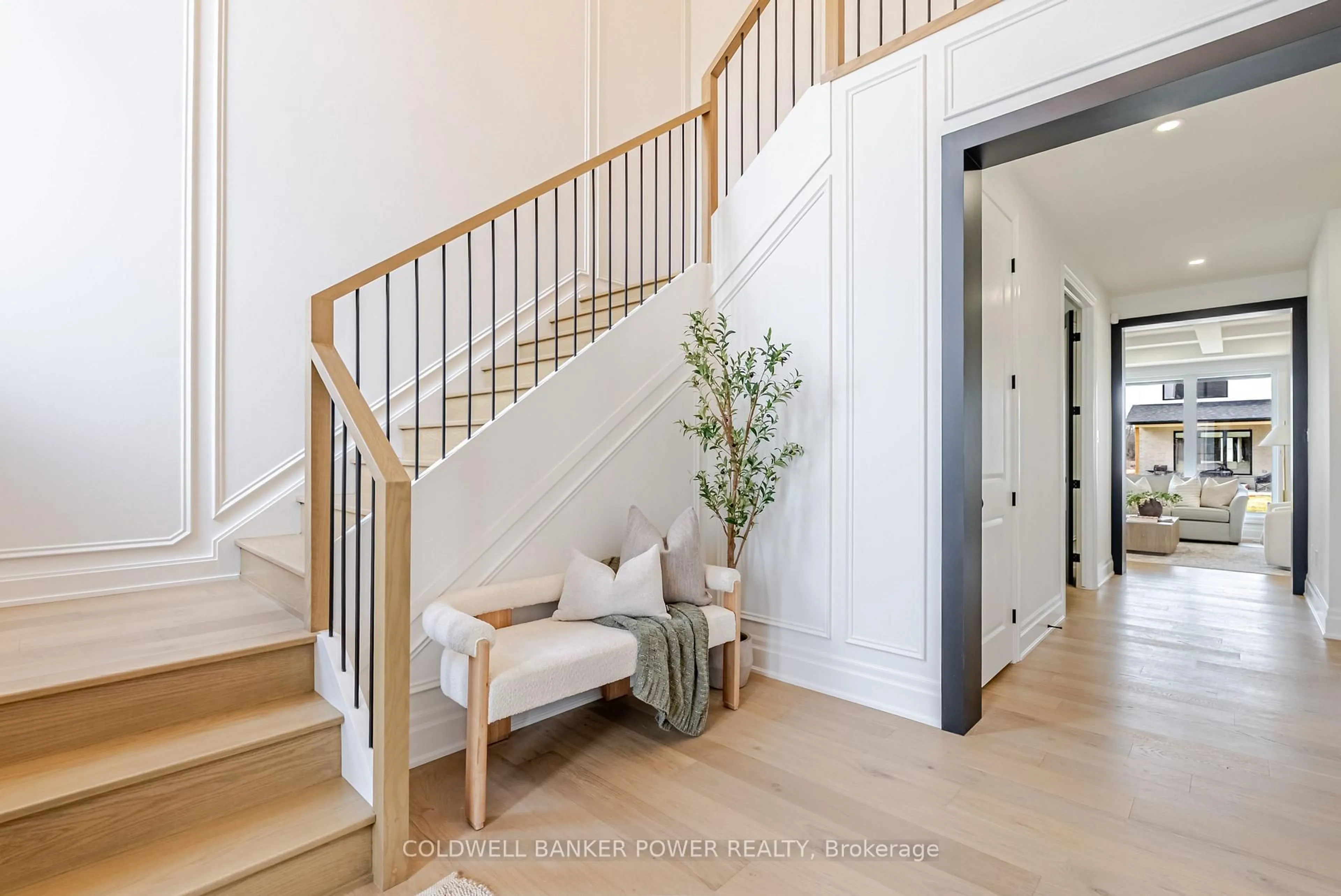 Indoor entryway for 3147 Gillespie Tr, London South Ontario N6P 0H3