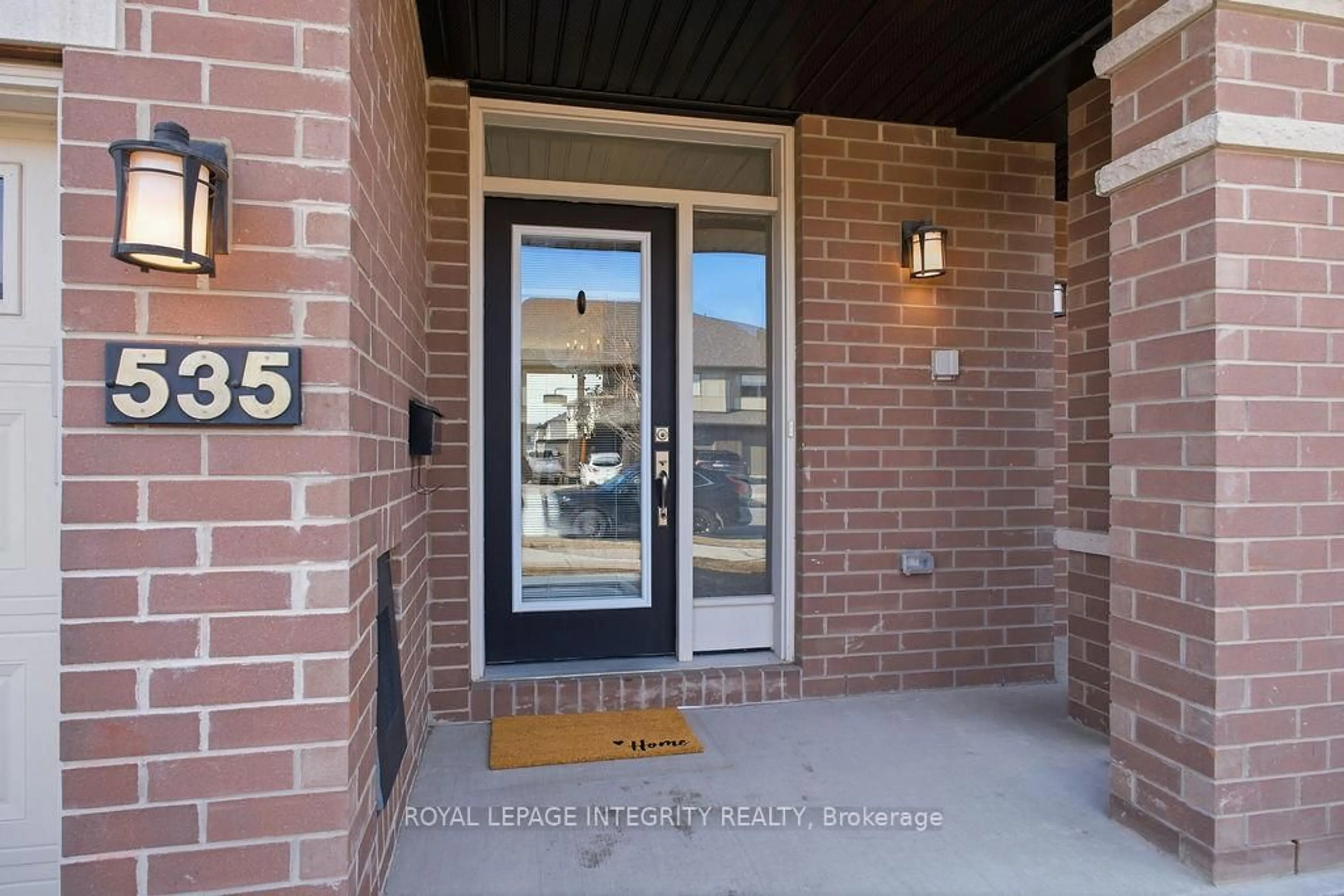 Indoor entryway for 535 BORBRIDGE Ave, Ottawa Ontario K4M 0J1