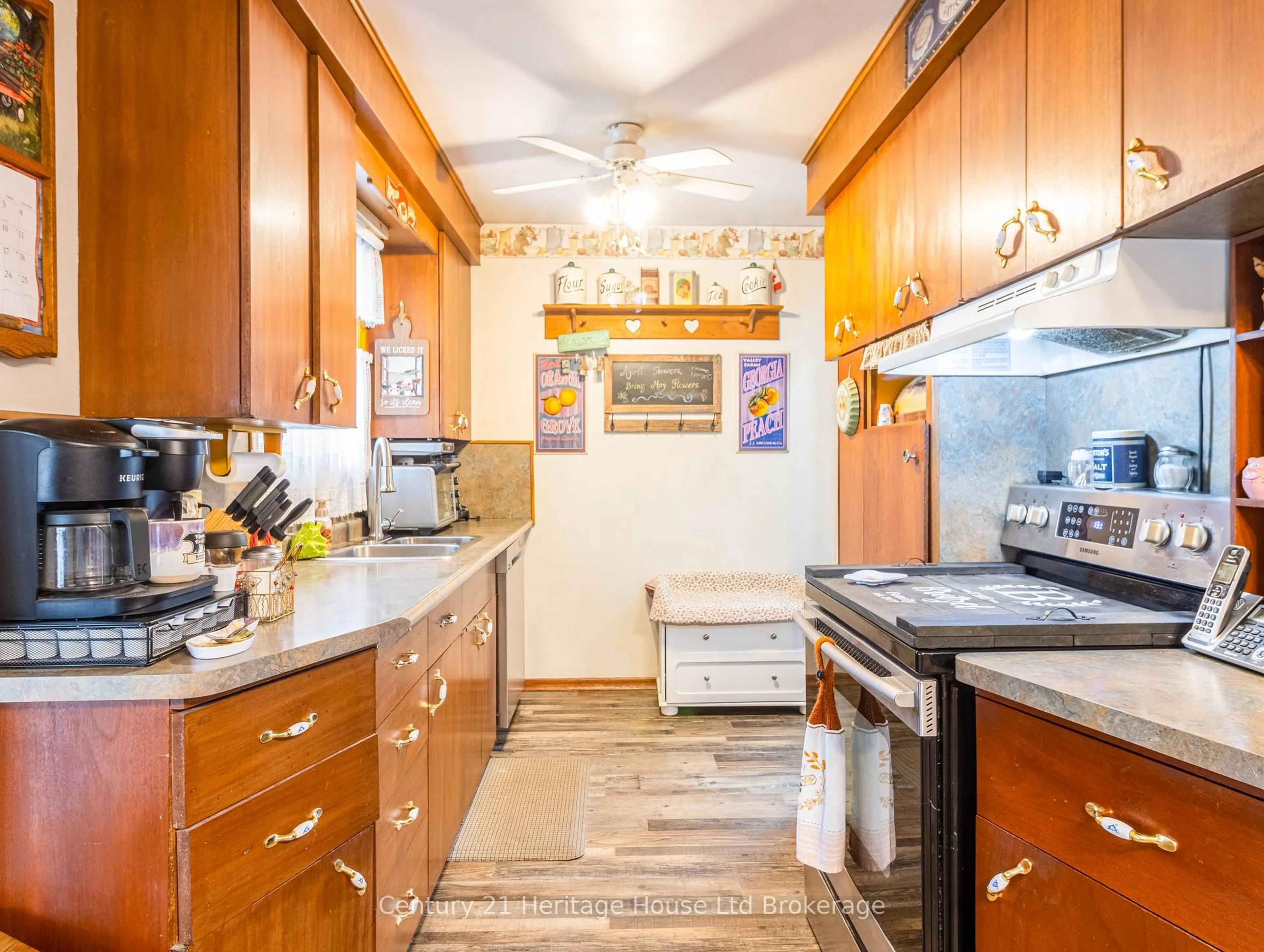 Standard kitchen, unknown for 217 5th Ave, Woodstock Ontario N4S 2G2