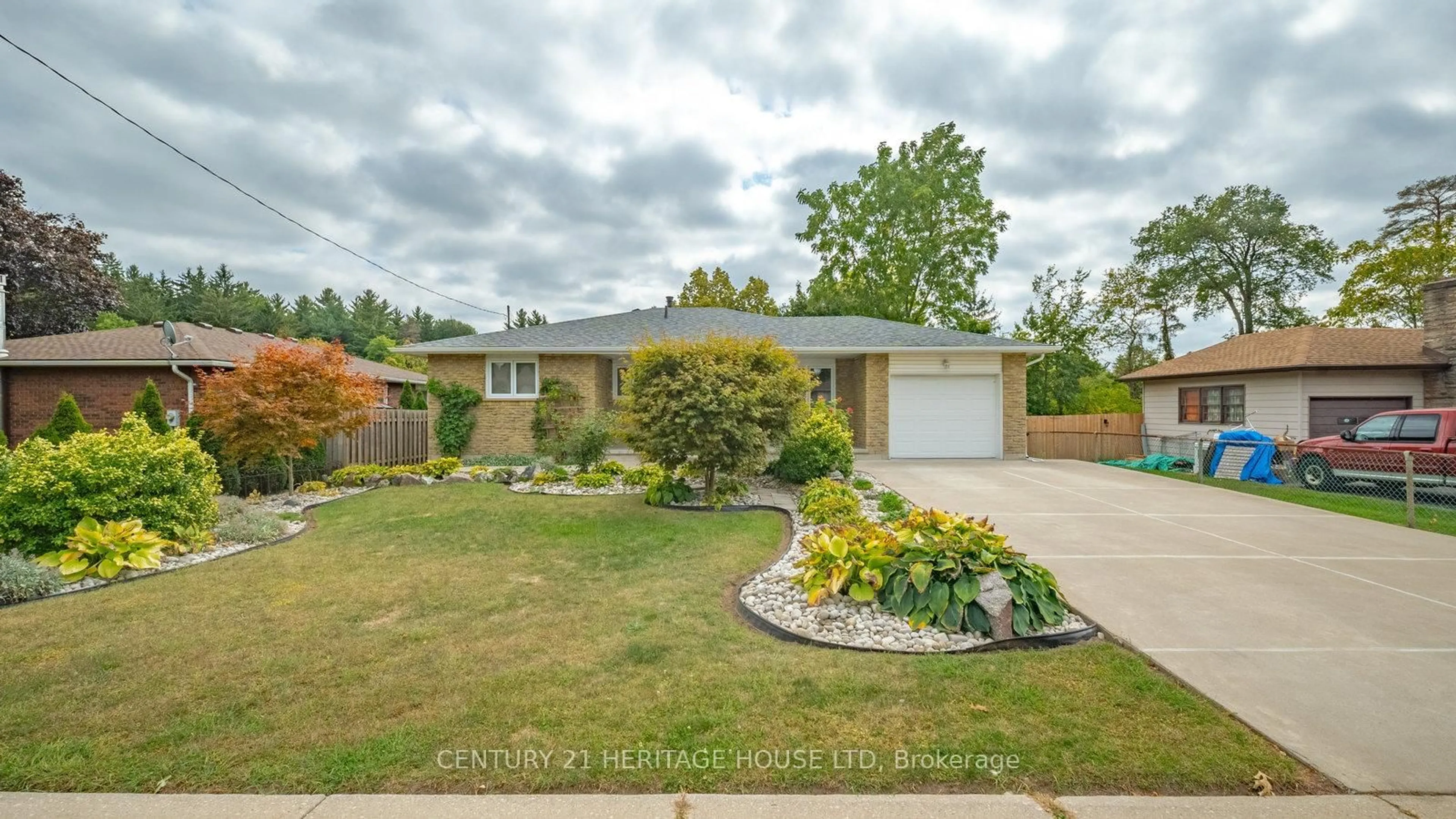 Home with brick exterior material, street for 162 Victoria St, Norfolk Ontario N3Y 1L8