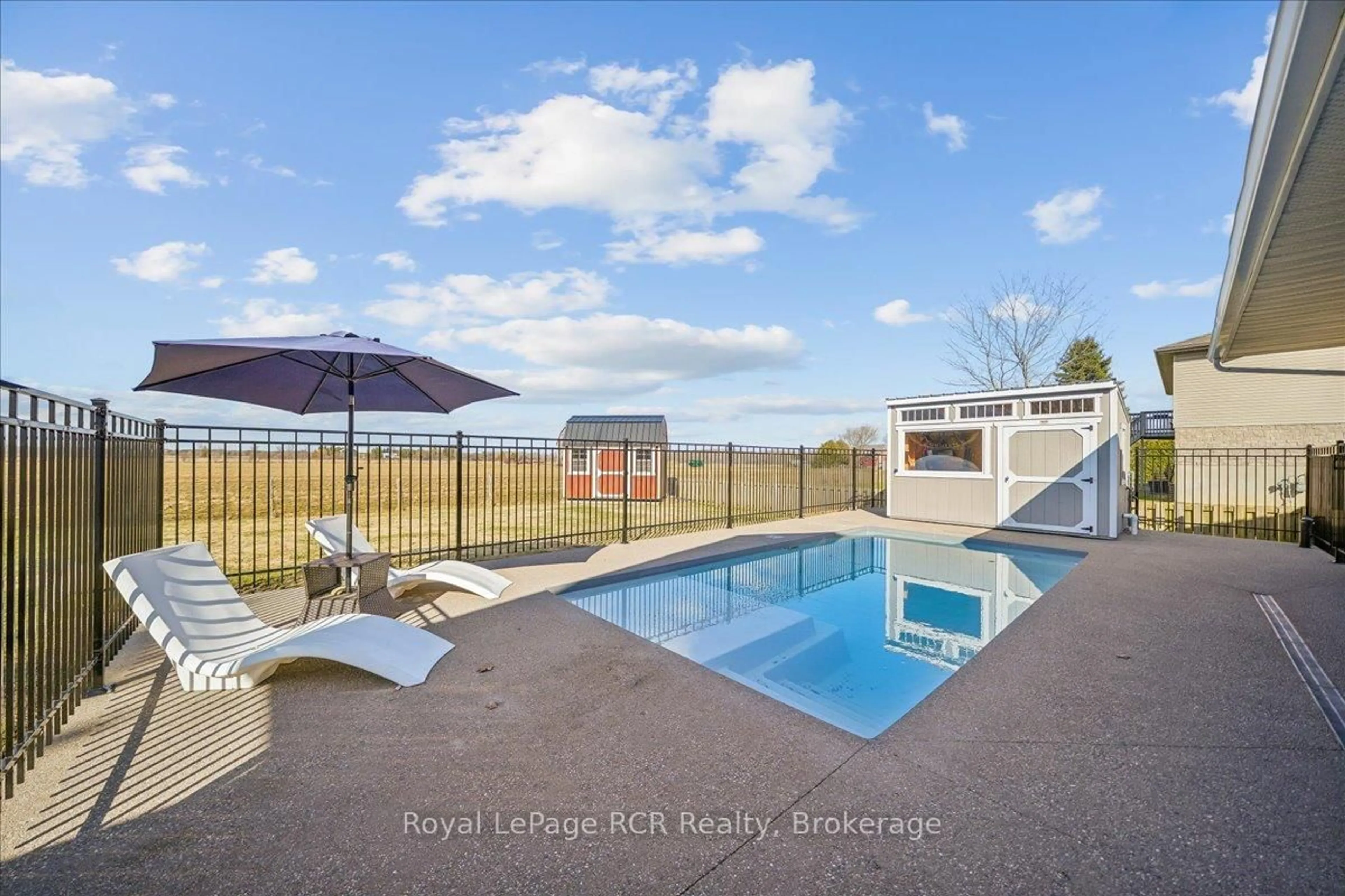 Pool for 883 30th St, Georgian Bluffs Ontario N4K 6V5