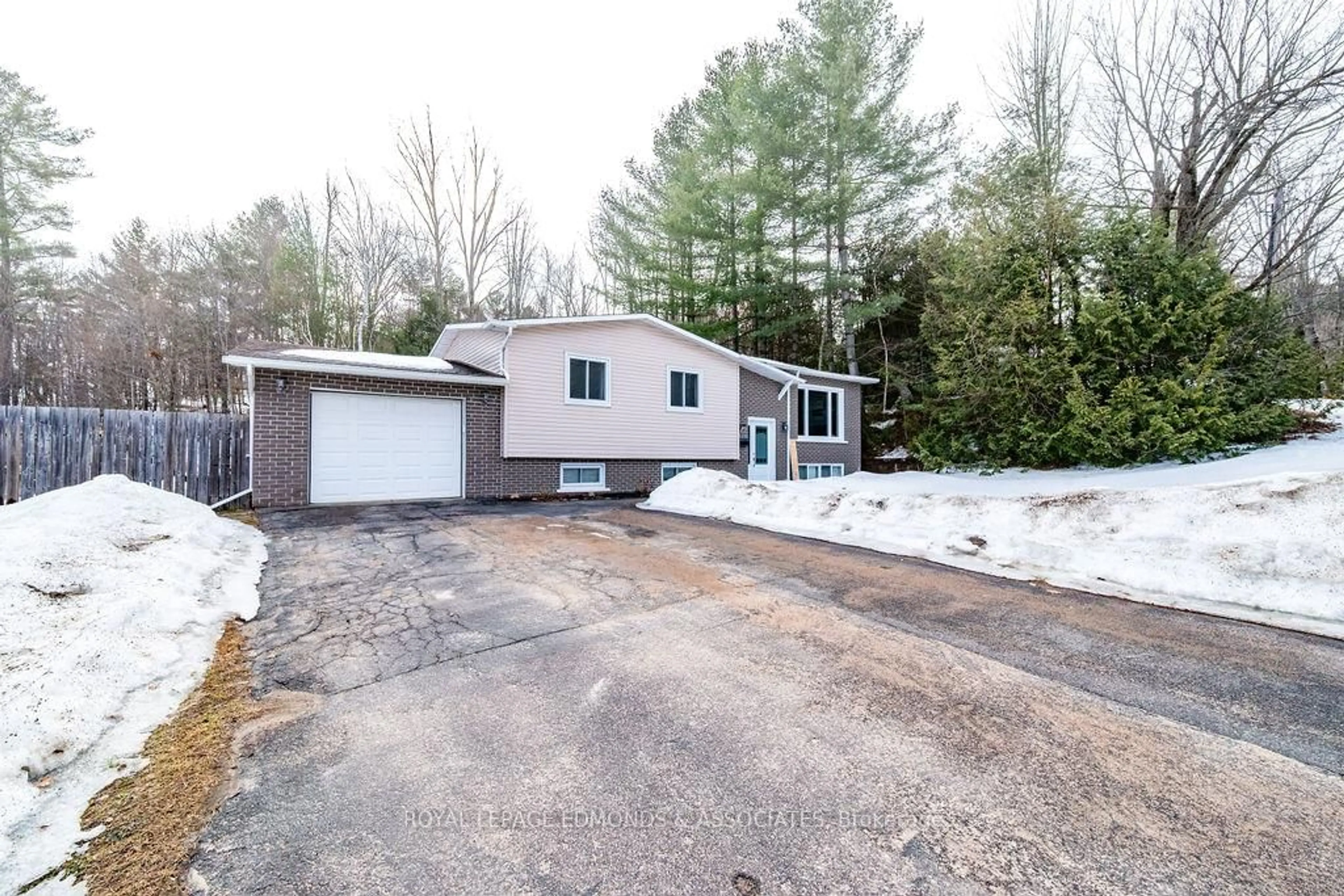 Unknown for 65 Armstrong Rd, Petawawa Ontario K8H 2S2