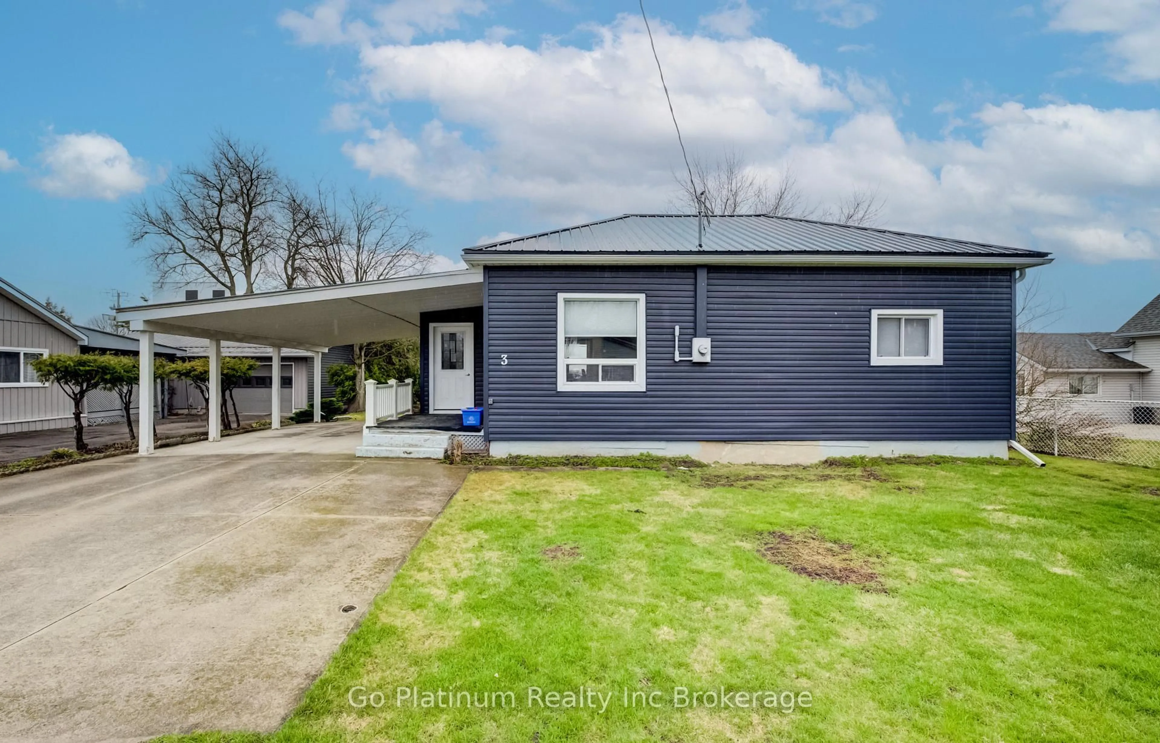 A pic from outside/outdoor area/front of a property/back of a property/a pic from drone, street for 3 Spring St, Norwich Ontario N0J 1P0