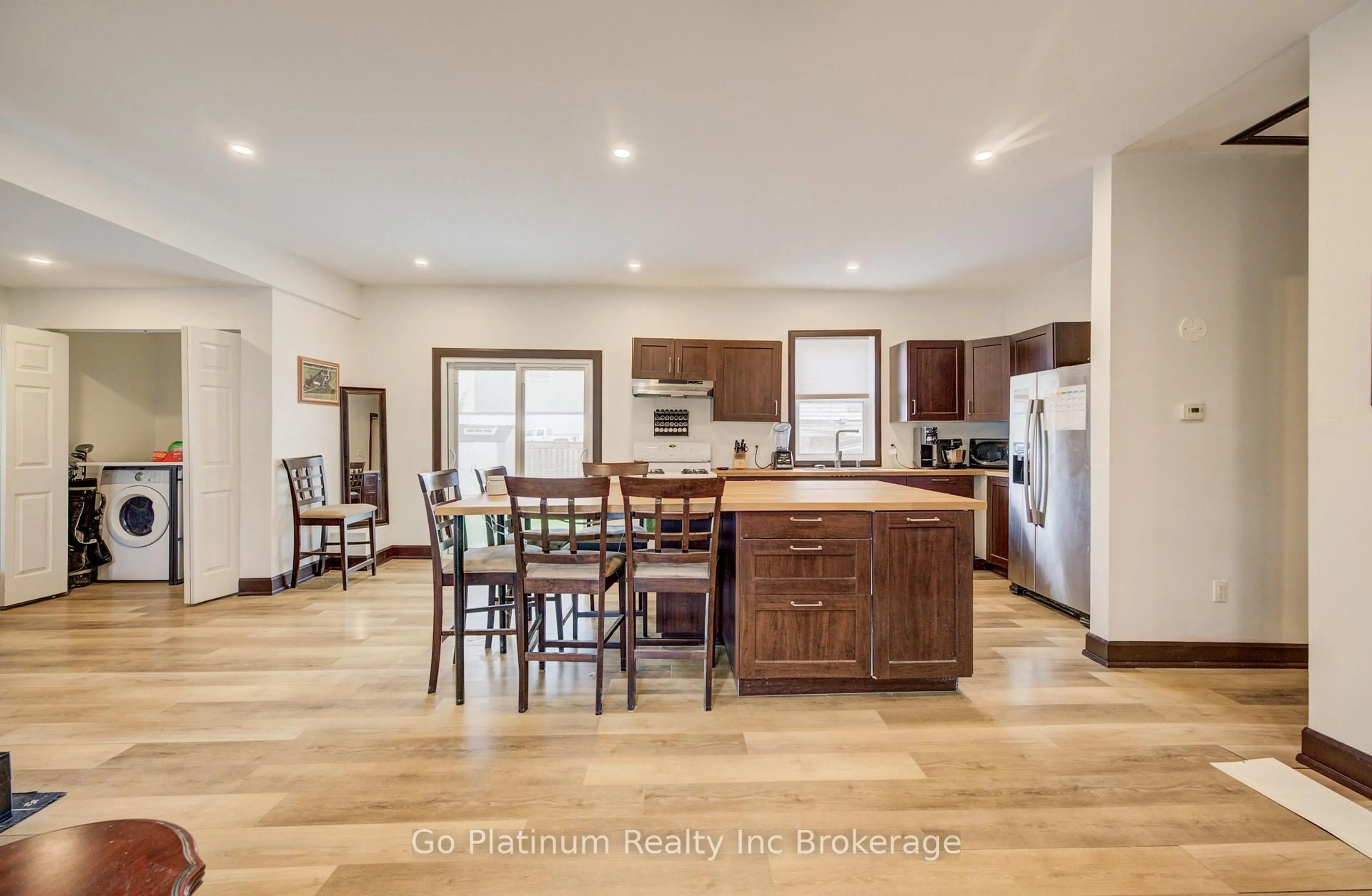 Open concept kitchen, unknown for 3 Spring St, Norwich Ontario N0J 1P0