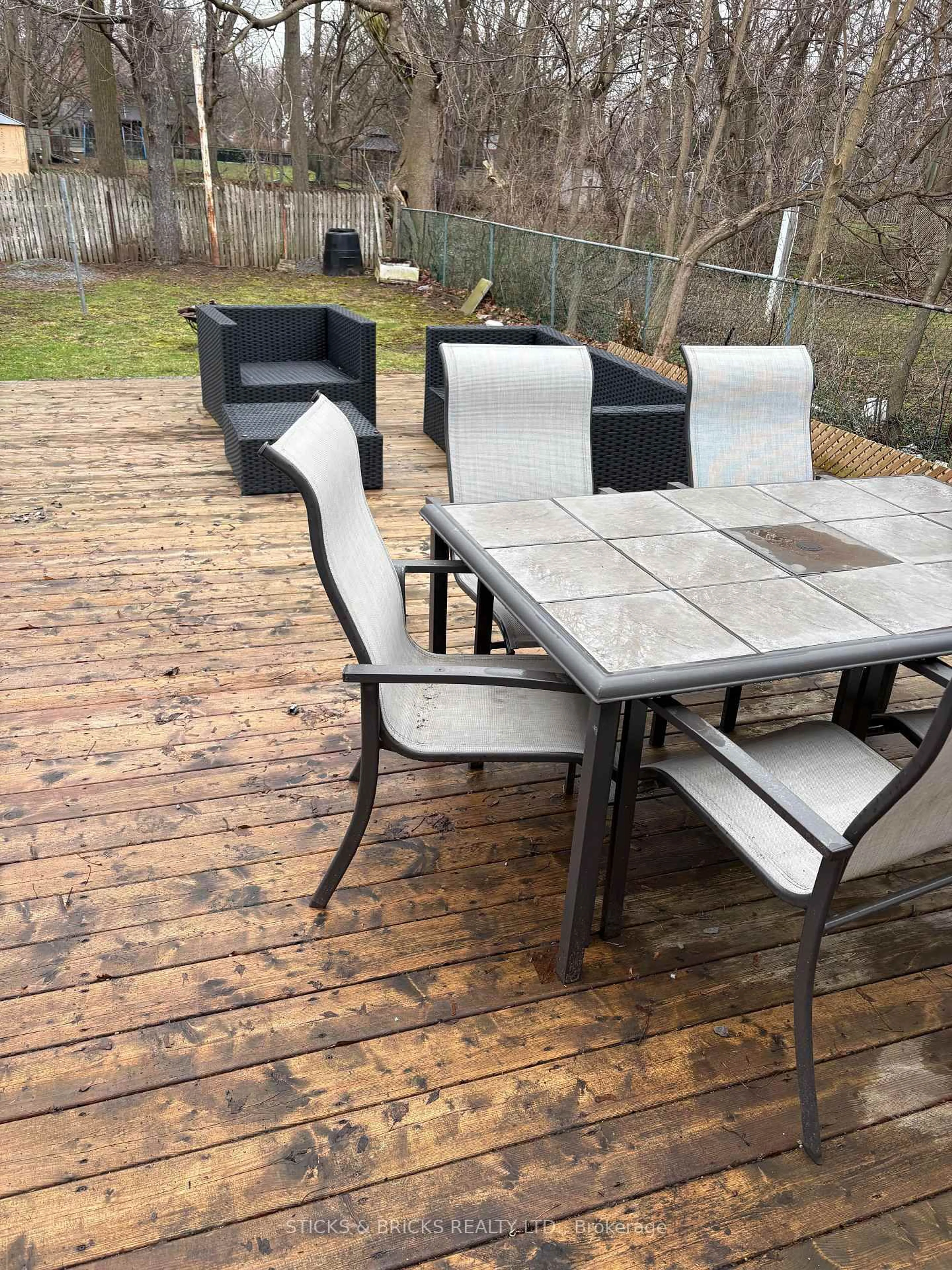 Patio, street for 6088 Dorchester Rd, Niagara Falls Ontario L2G 5T2