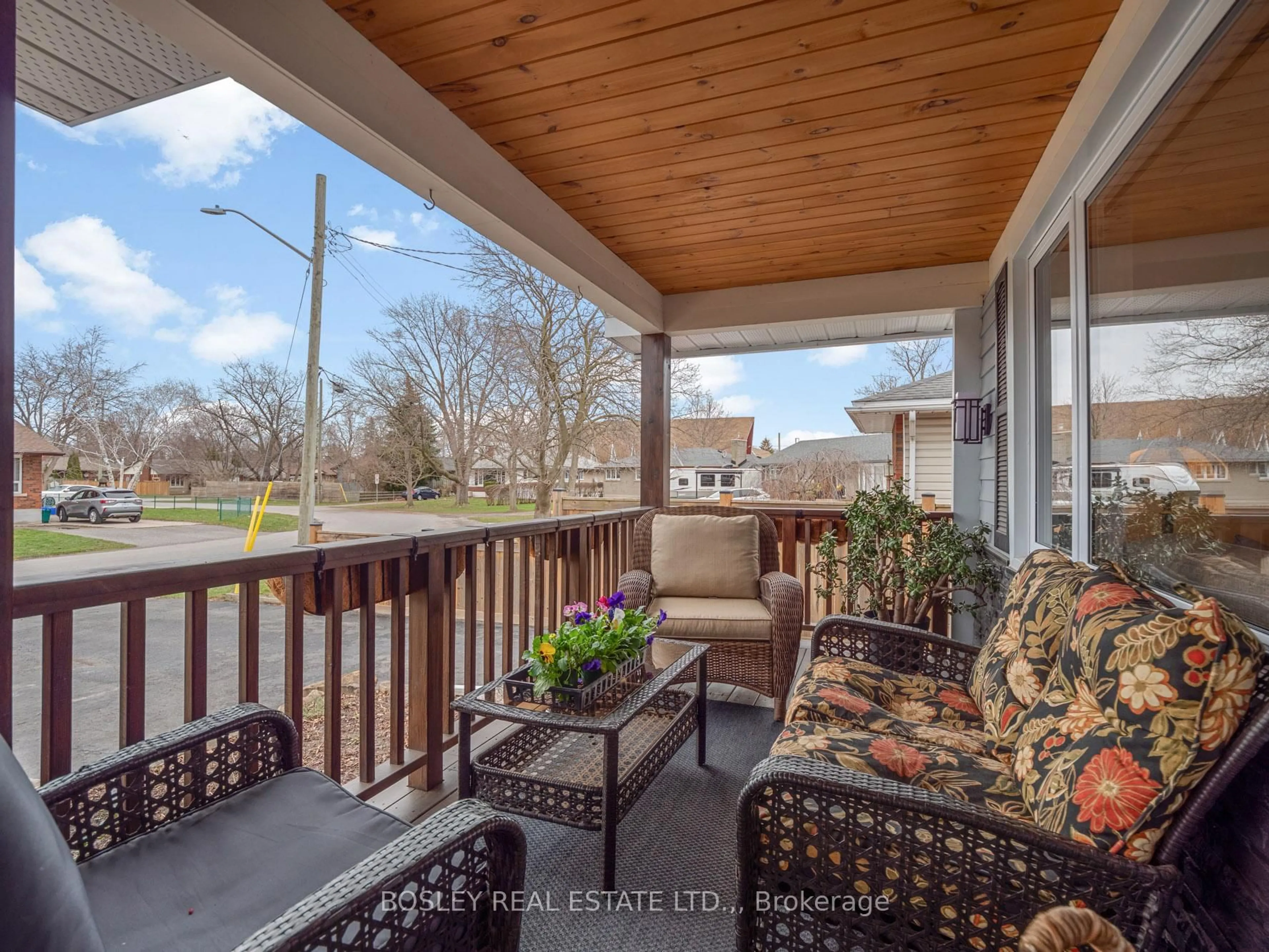 Patio, street for 47 Albany Dr, St. Catharines Ontario L2N 3T7