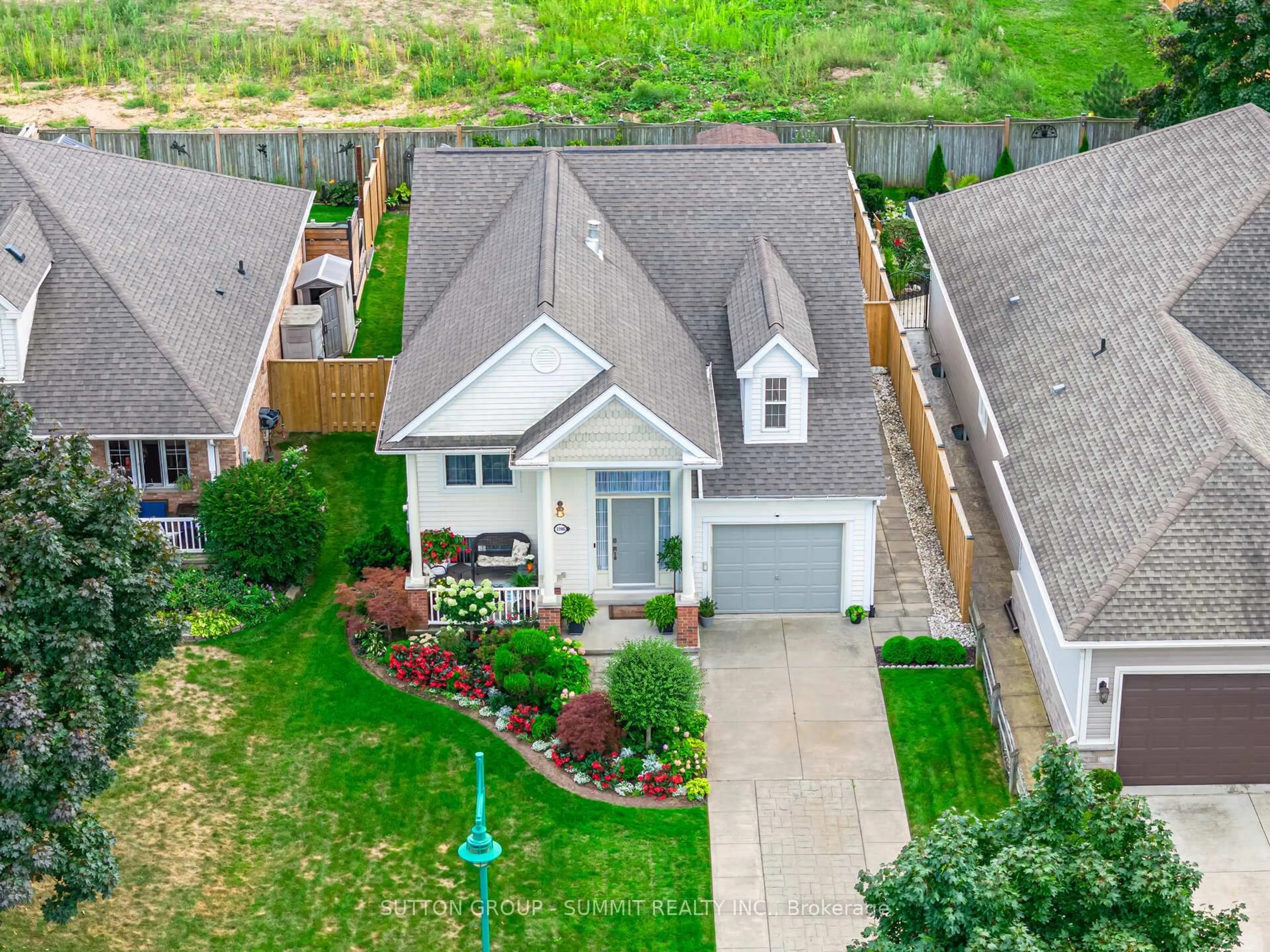 A pic from outside/outdoor area/front of a property/back of a property/a pic from drone, street for 3396 DUSTAN St, Lincoln Ontario L0R 2E0