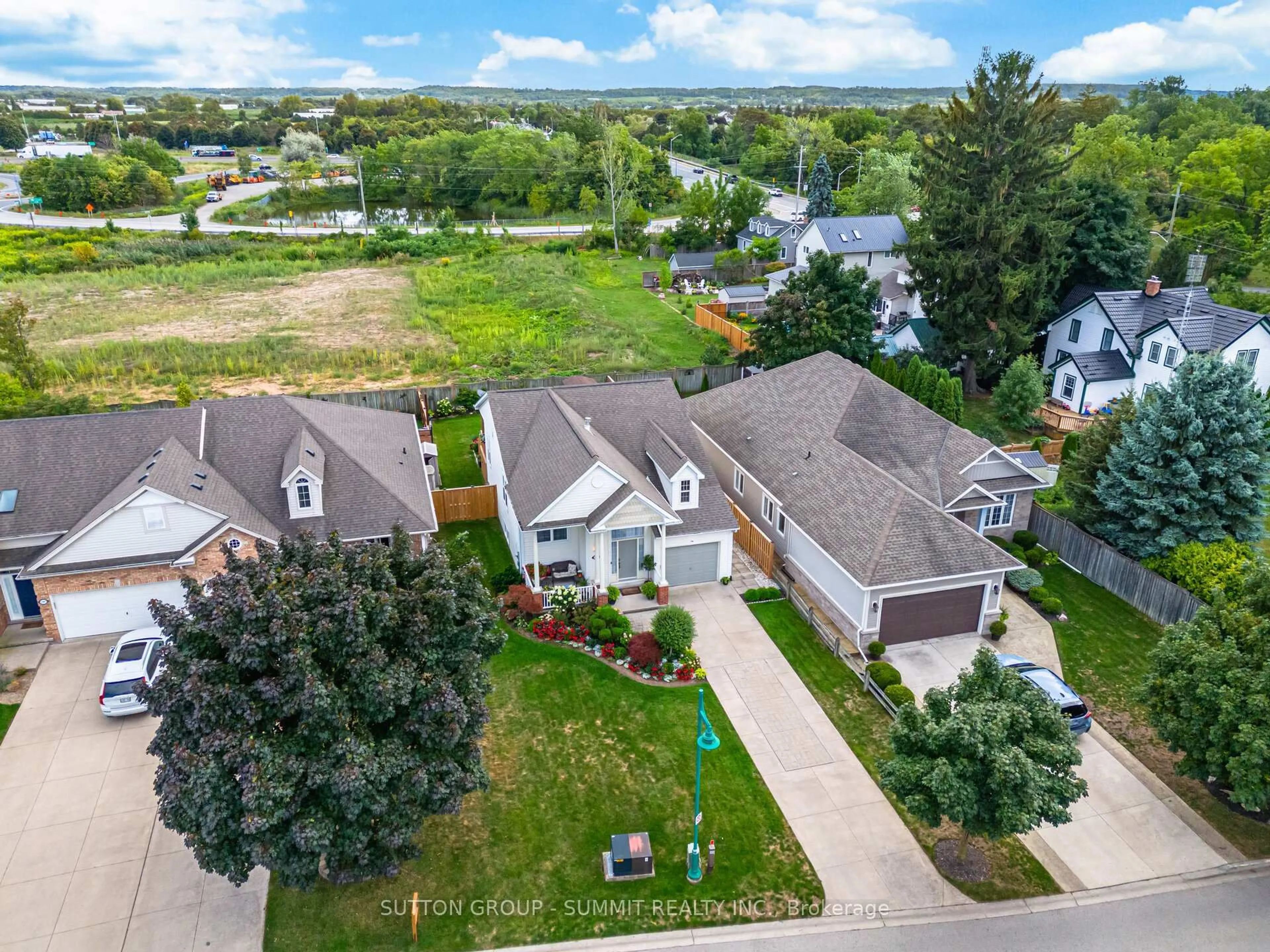 A pic from outside/outdoor area/front of a property/back of a property/a pic from drone, water/lake/river/ocean view for 3396 DUSTAN St, Lincoln Ontario L0R 2E0