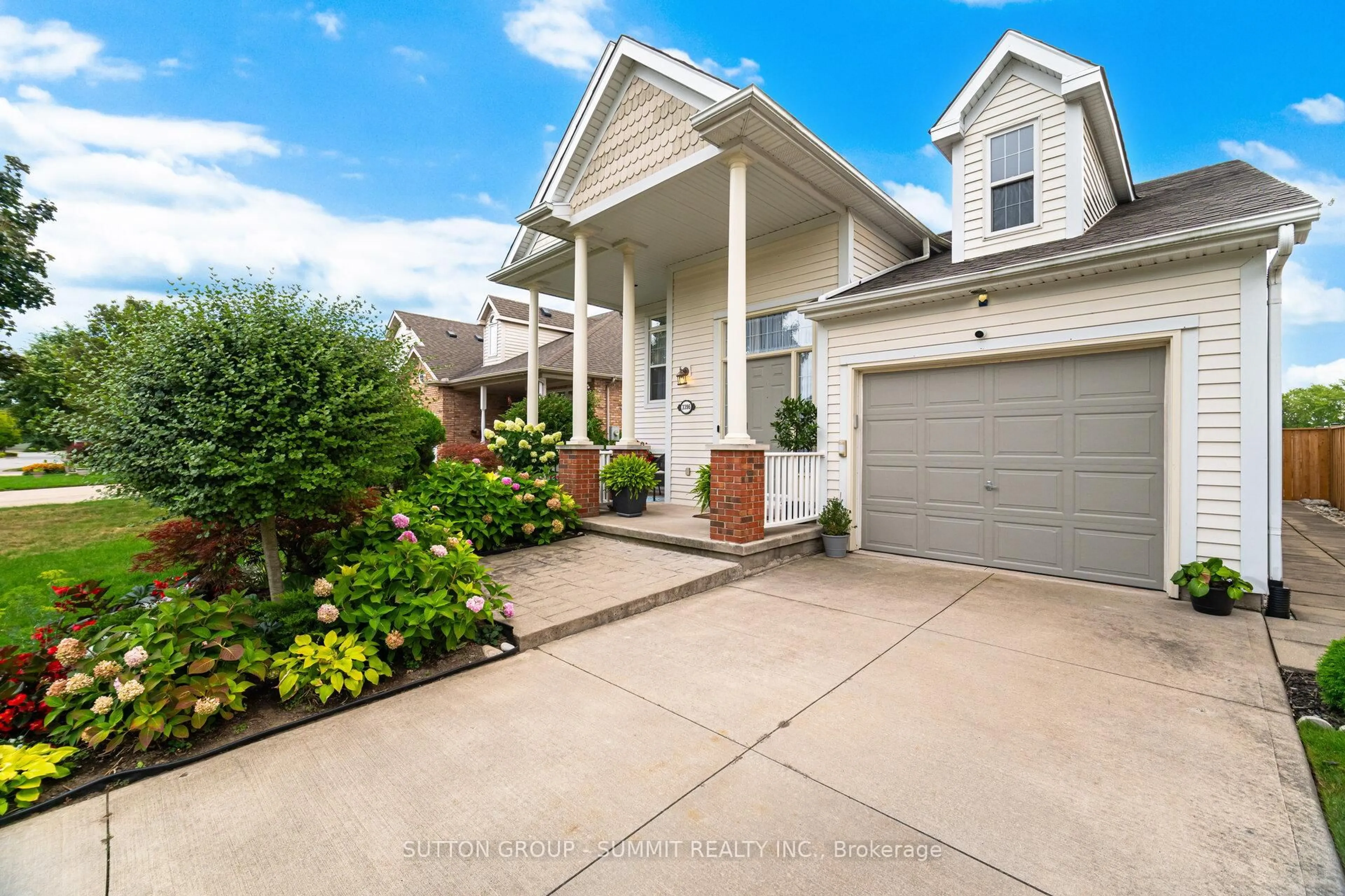 Home with vinyl exterior material, street for 3396 DUSTAN St, Lincoln Ontario L0R 2E0