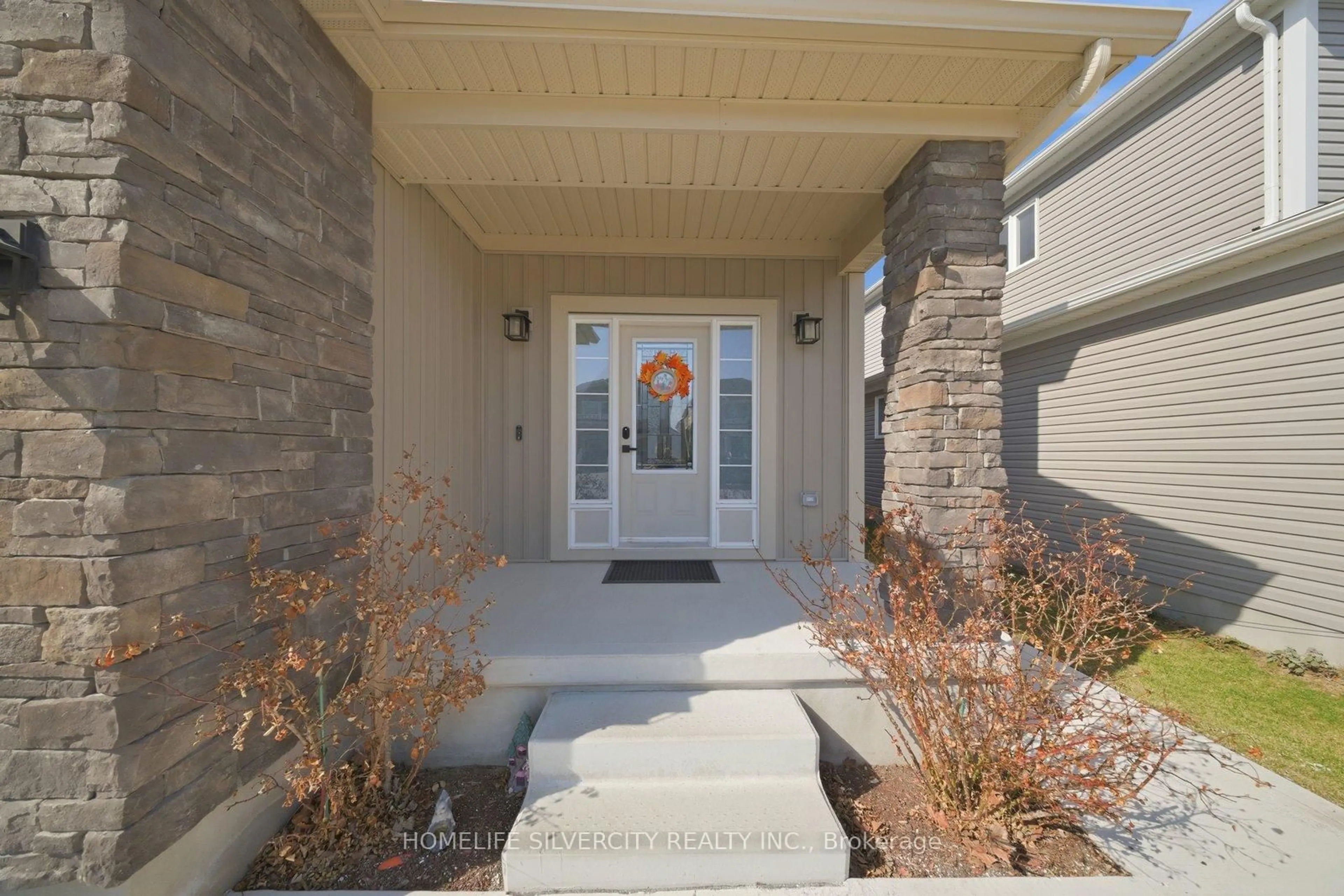 Indoor entryway for 17 Oldham Ave, Brant Ontario N3L 0G7