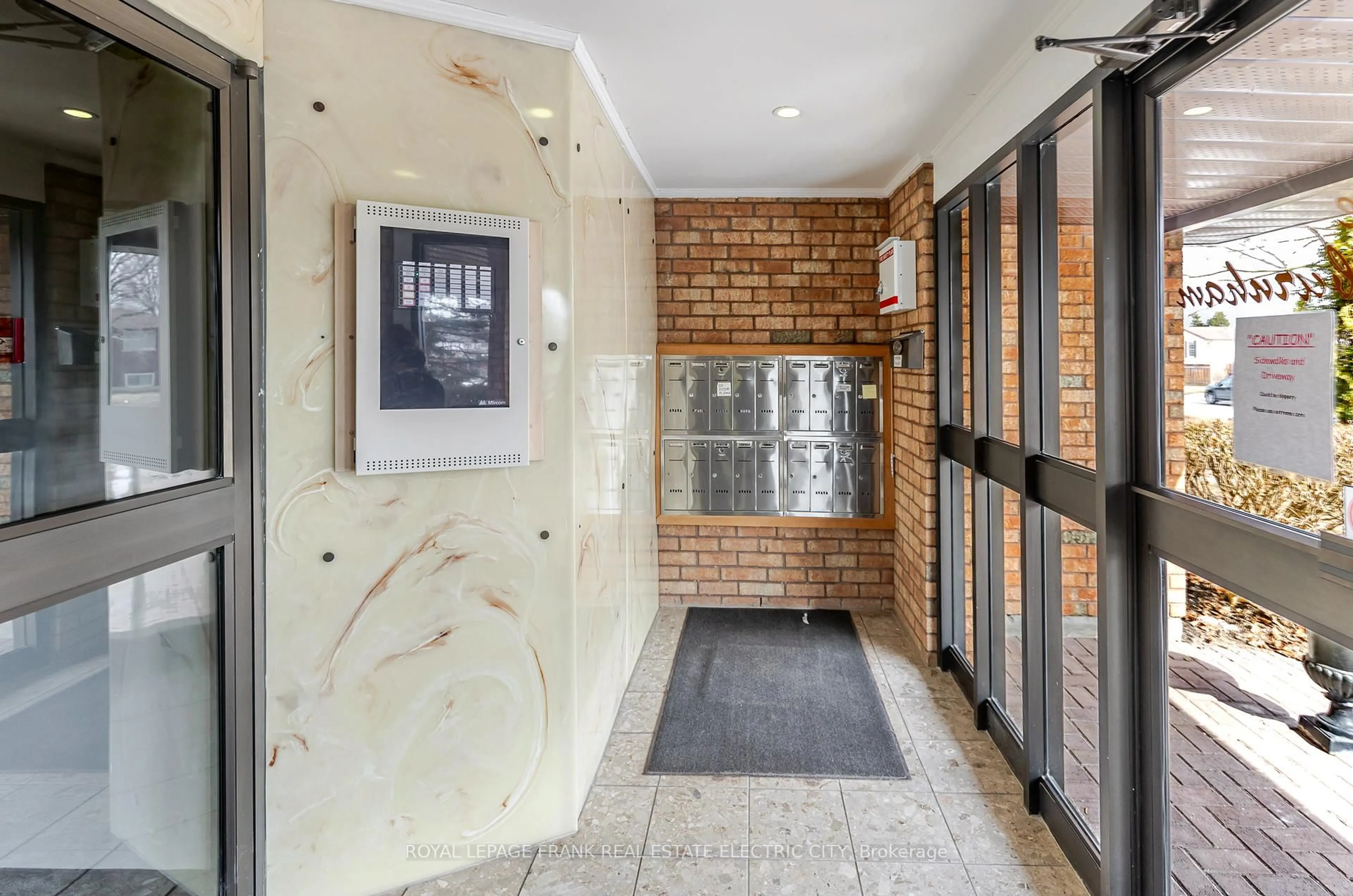 Indoor foyer for 2185 Walker Ave #203, Peterborough Ontario K9L 1T6