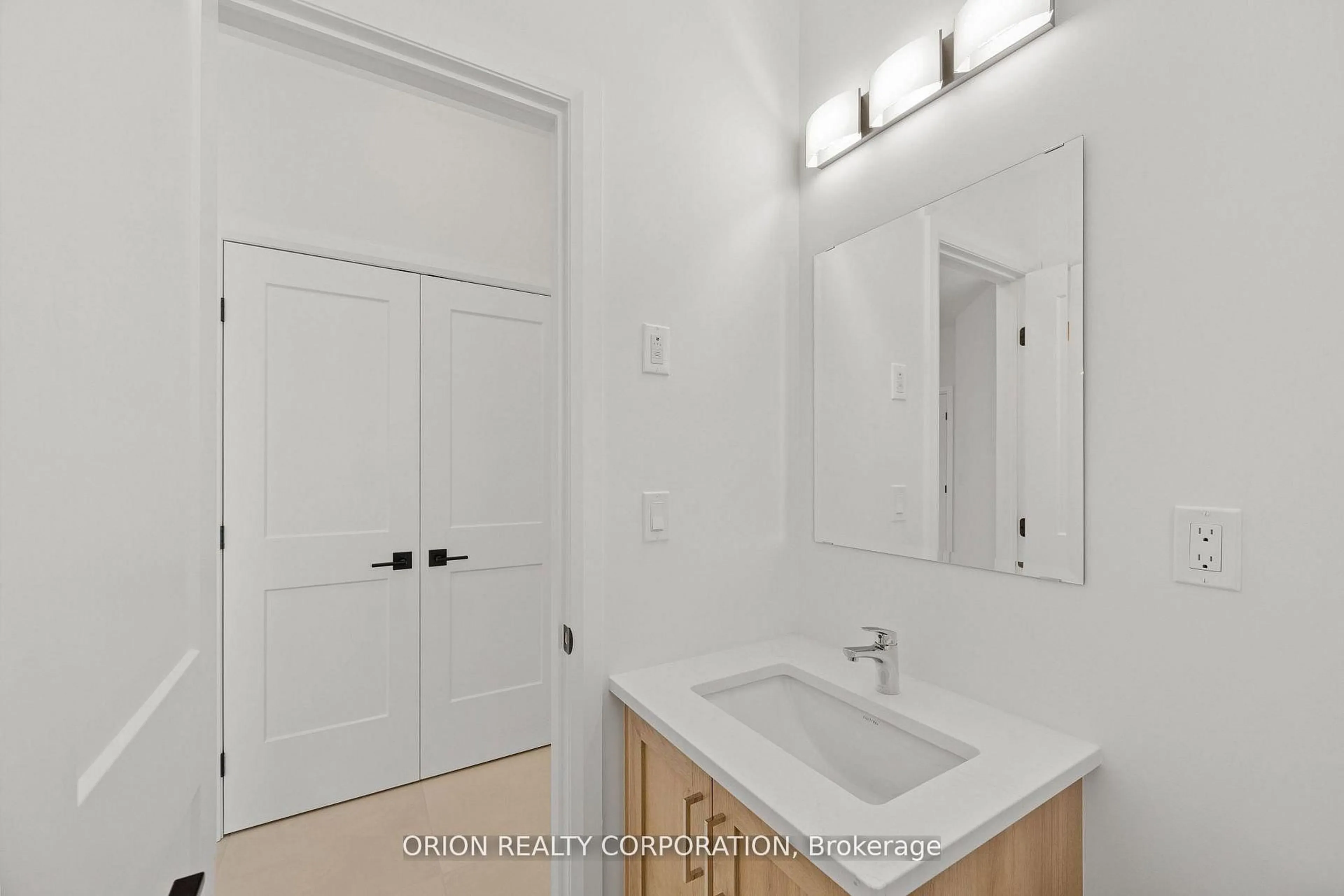 Standard bathroom, ceramic/tile floor for 929 Goodwin Dr, Kingston Ontario K7P 0P7
