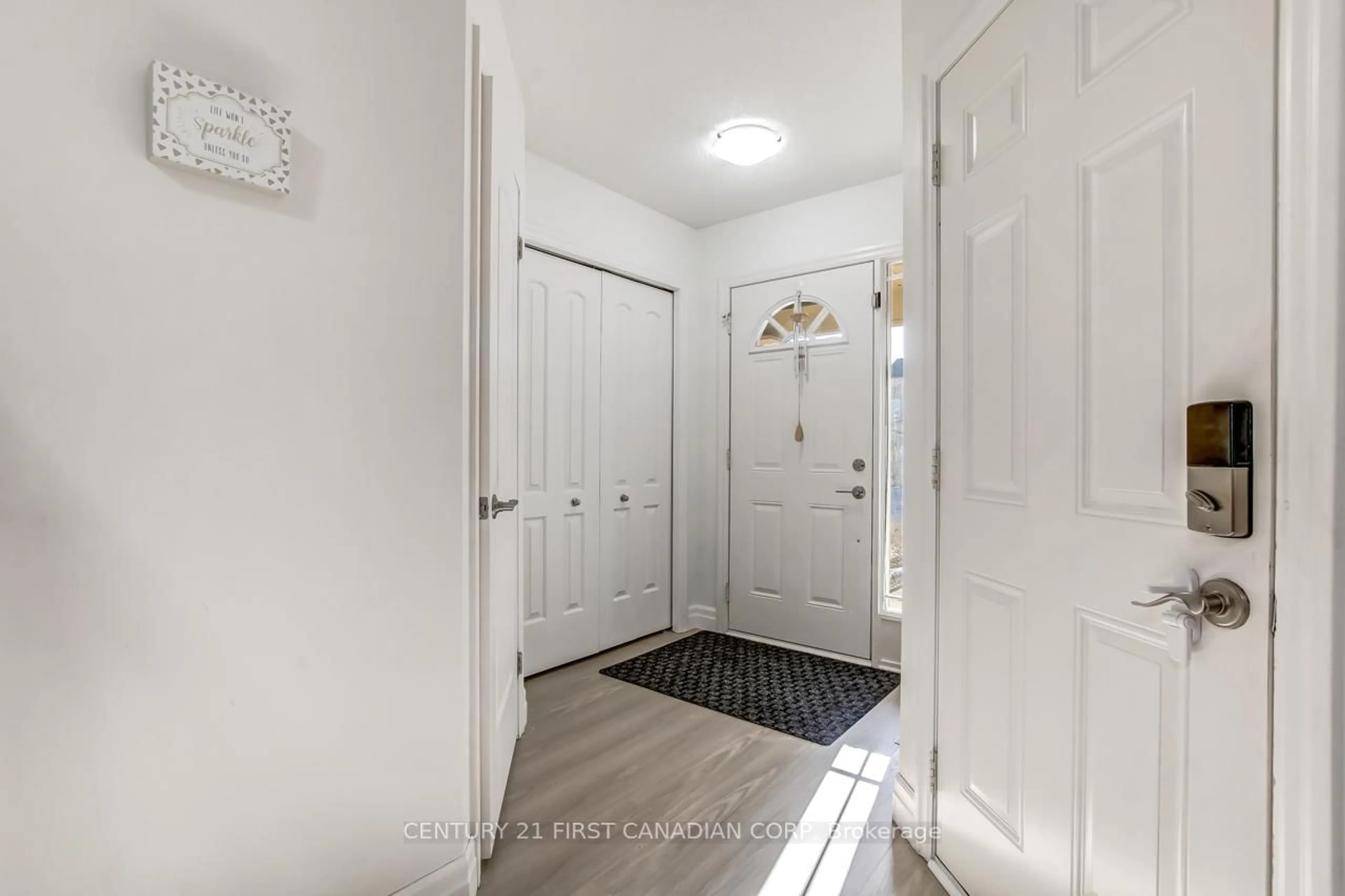 Indoor entryway for 3190 Pomeroy Lane, London South Ontario N6P 1V7