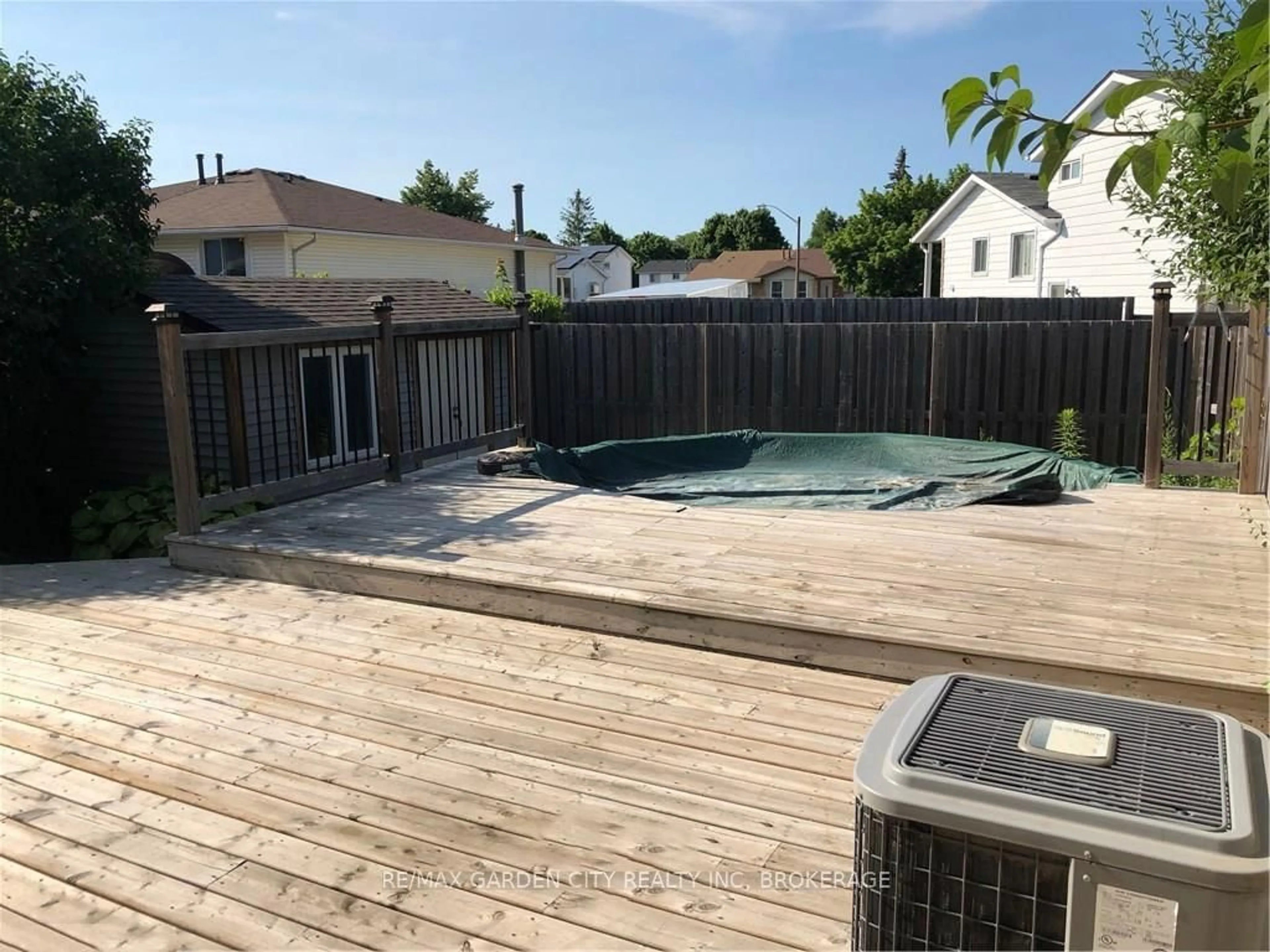 Pool for 29 ST. HILDA'S Crt, St. Catharines Ontario L2R 7H1