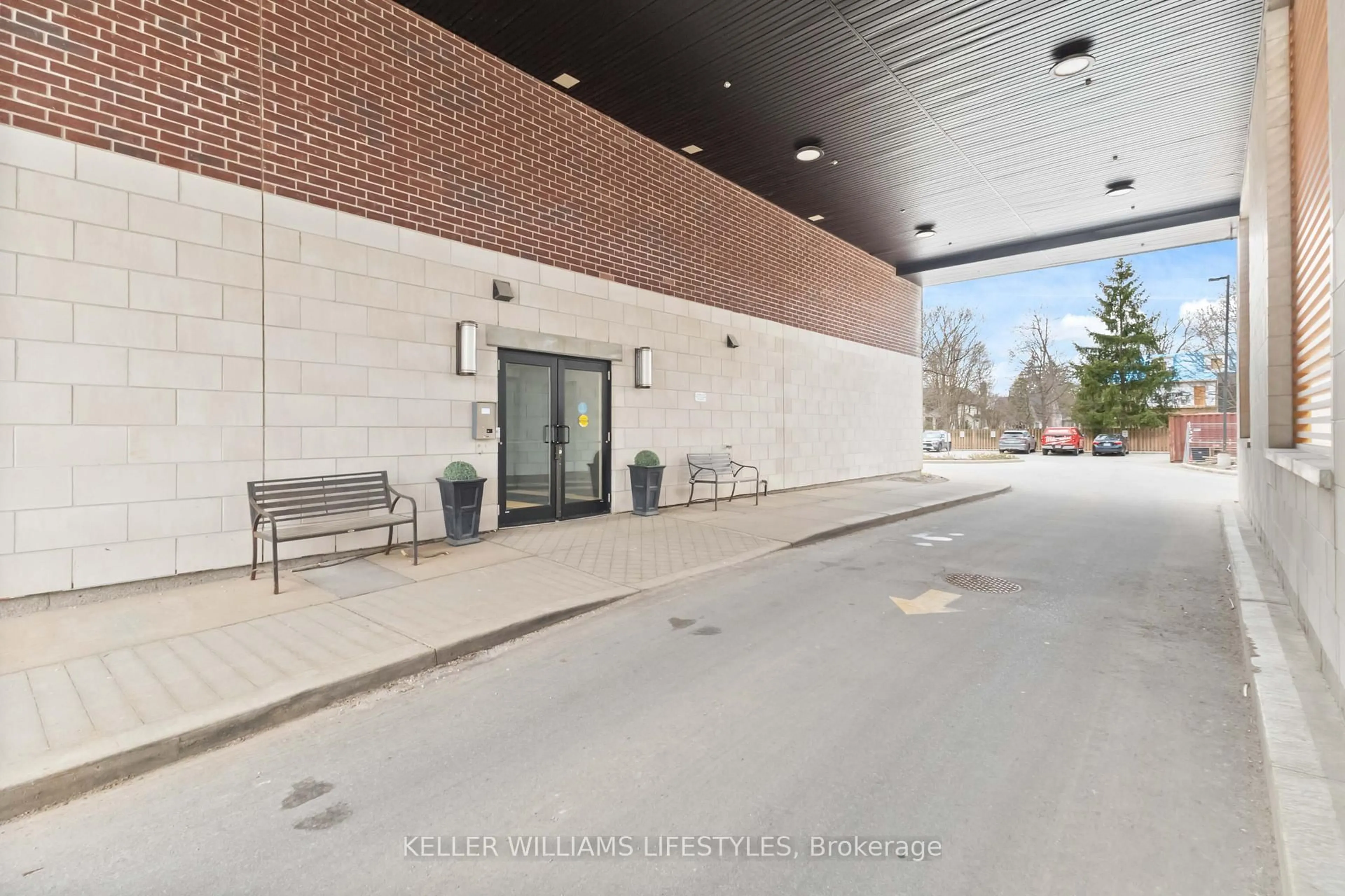 Unknown for 89 RIDOUT St #305, London South Ontario N6C 3X2