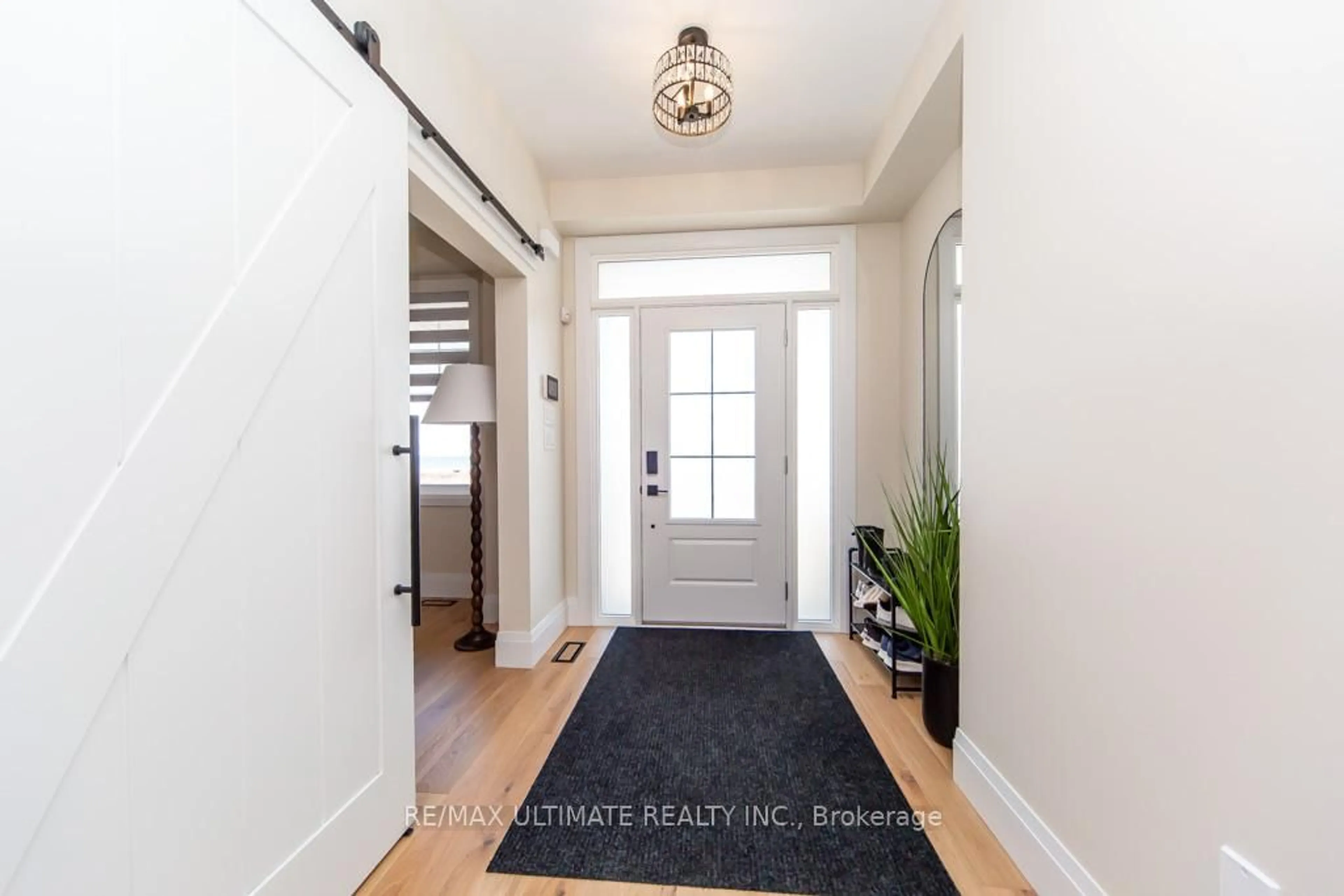 Indoor entryway for 100 Watershore Dr #6, Hamilton Ontario L8E 0L4