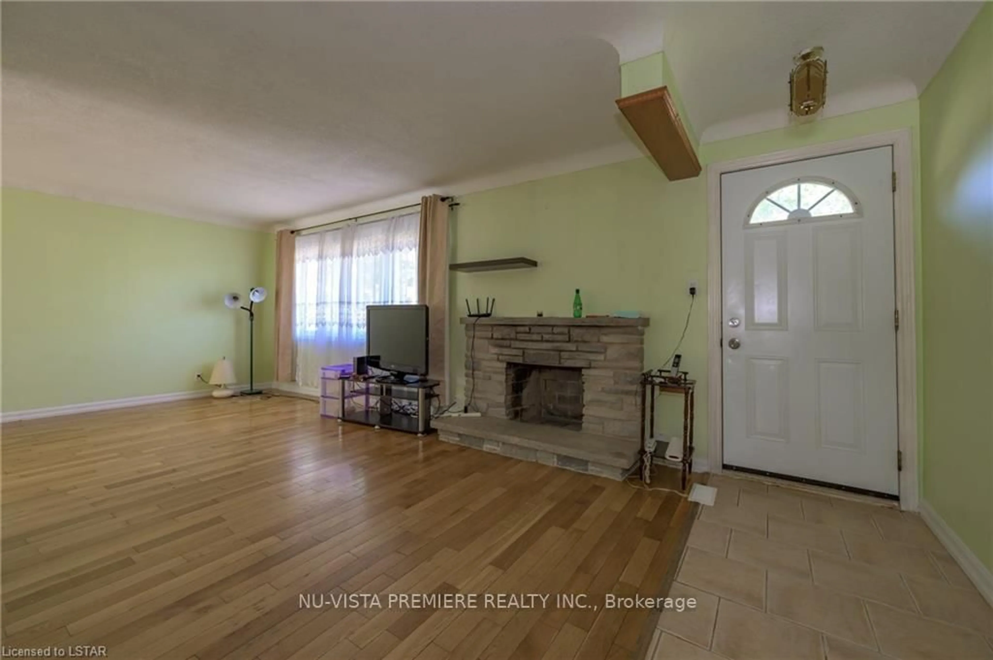 A pic of a room for 230 Burlington St, London South Ontario N5Z 3W4