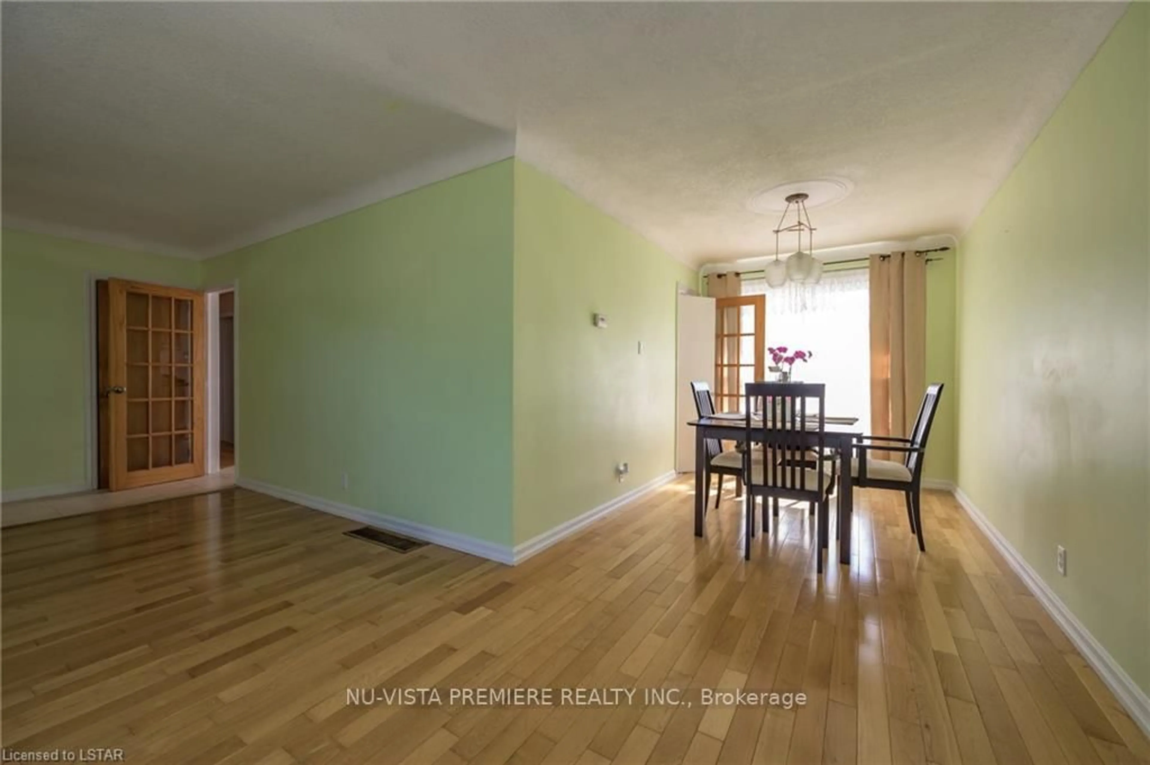 A pic of a room for 230 Burlington St, London South Ontario N5Z 3W4