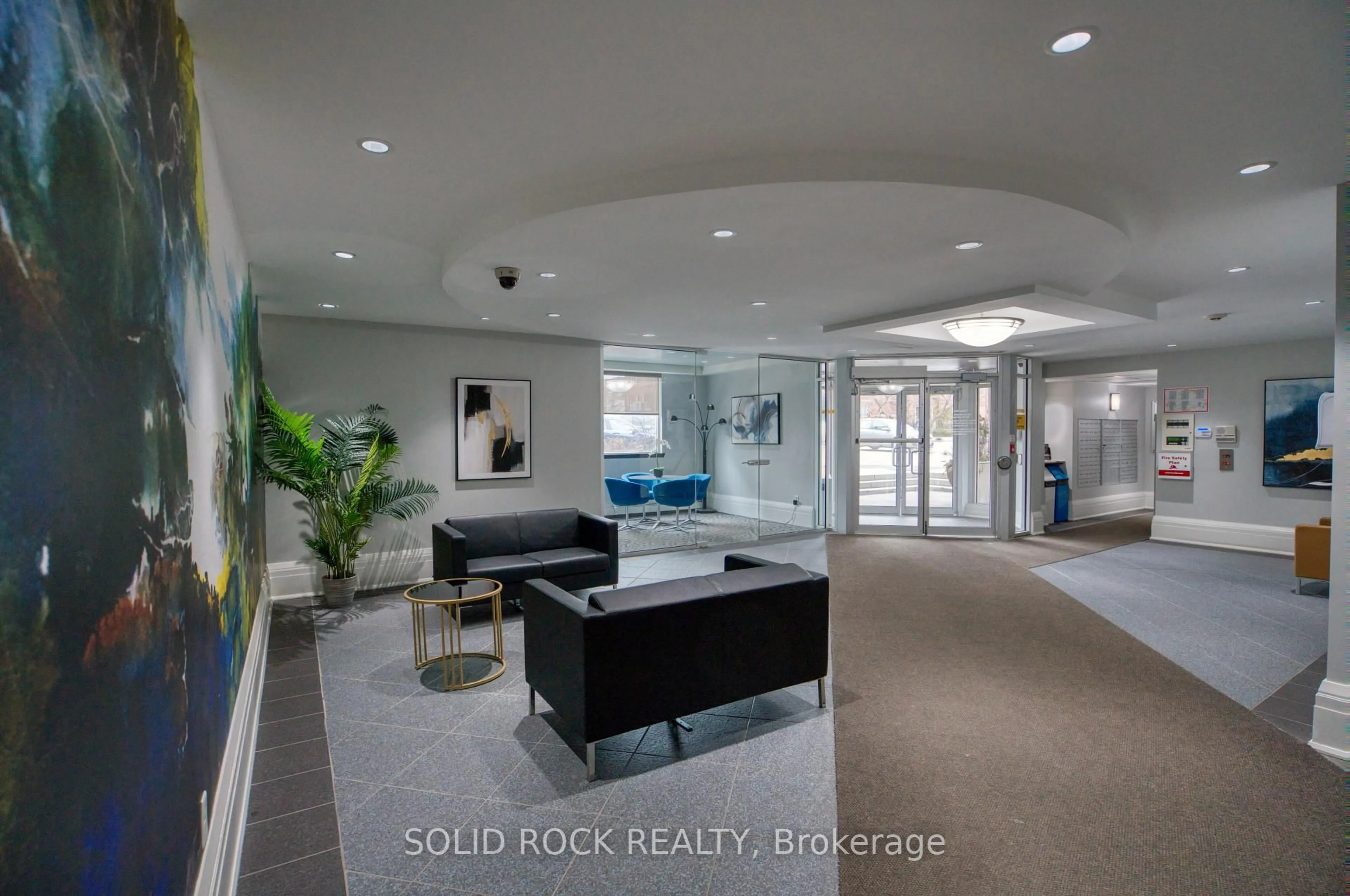 Indoor foyer for 429 Somerset St #209, Ottawa Ontario K2P 2P5