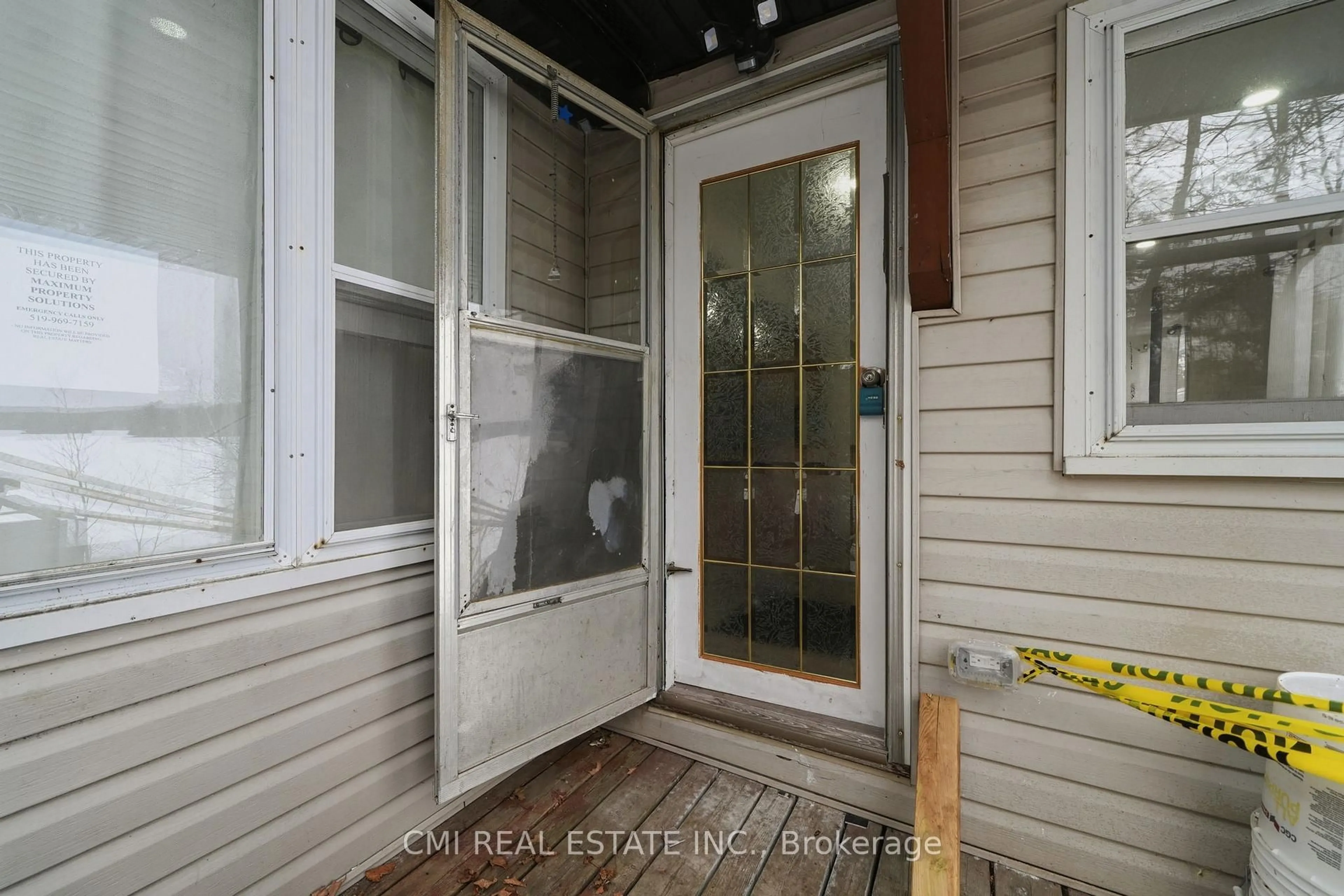 Indoor entryway for 63 Sunnylea Ave, Armour Ontario P0A 1L0