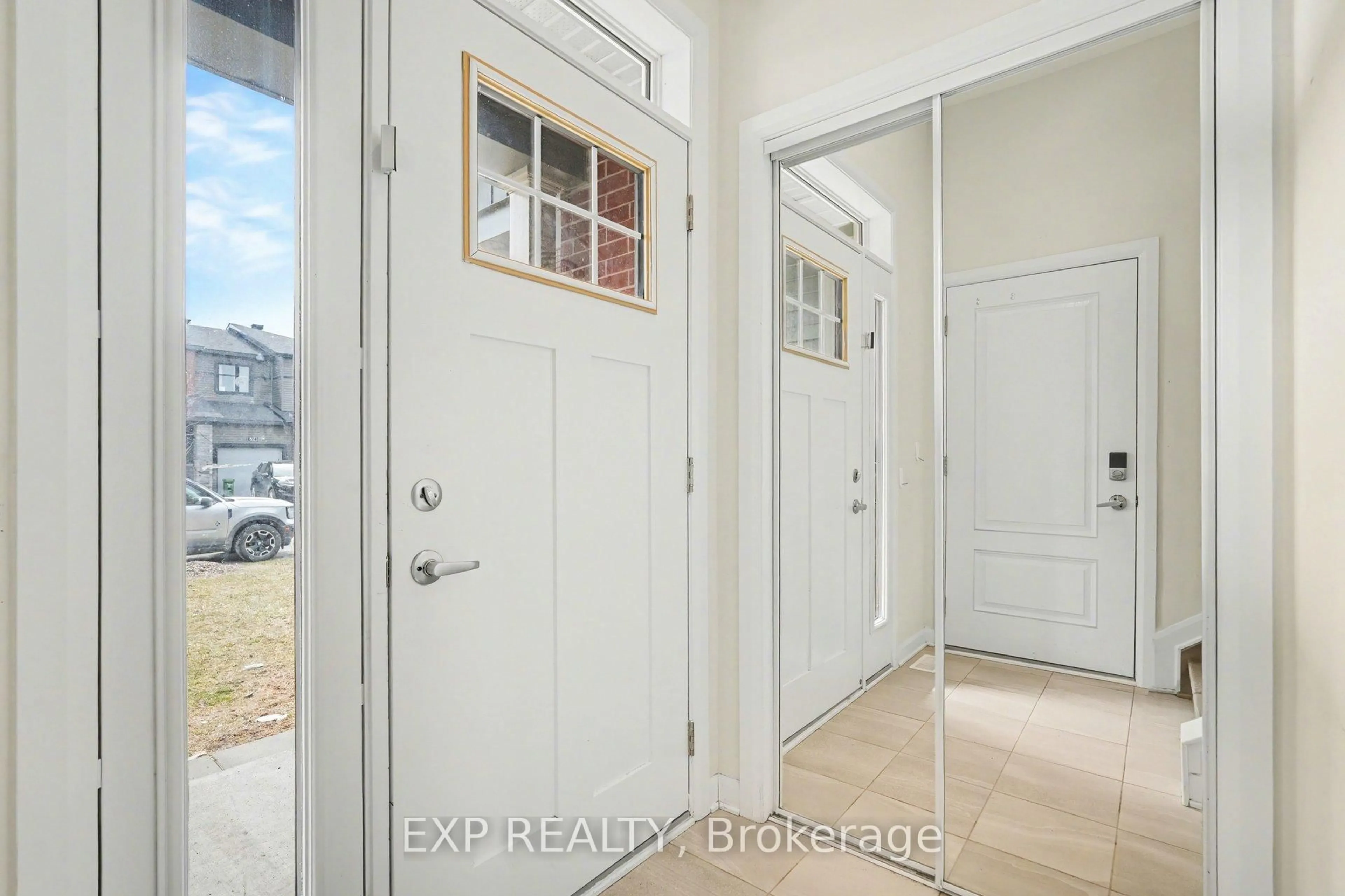 Indoor entryway for 98 Osler St, Ottawa Ontario K2W 0K8