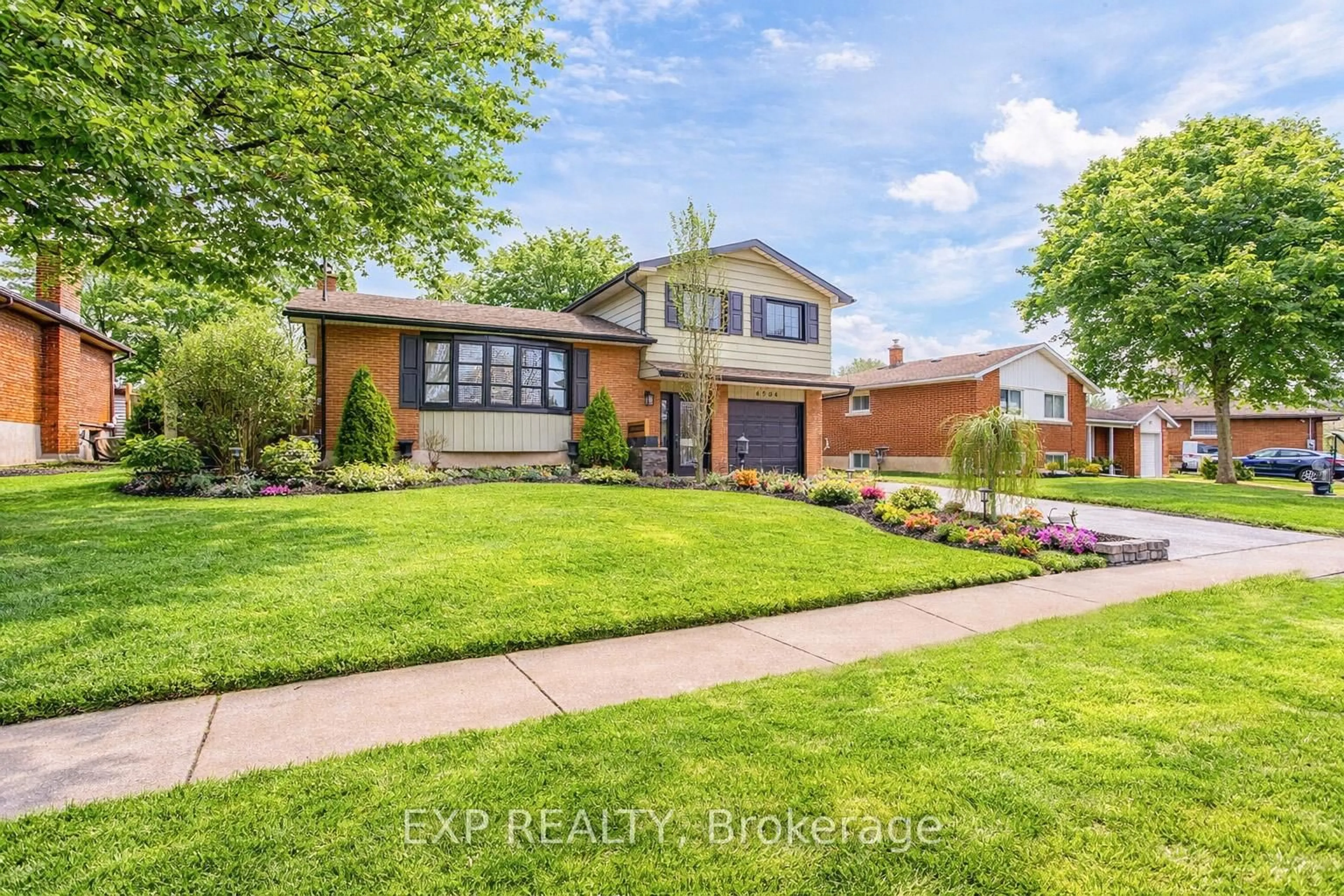 Home with brick exterior material, street for 4504 Queensway Gdns, Niagara Falls Ontario L2E 6P7