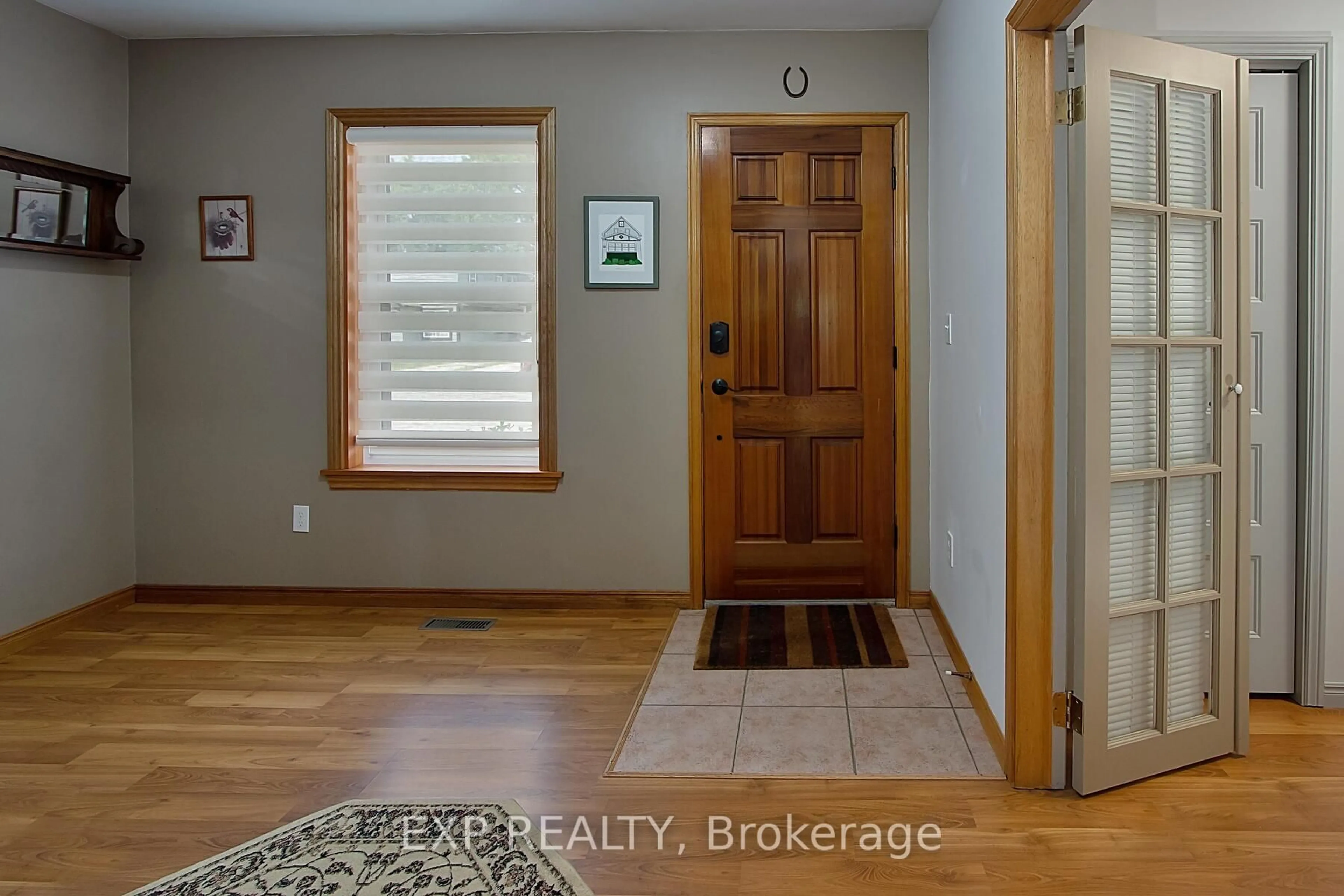 Indoor entryway for 4027 Catherine St, Thames Centre Ontario N0L 1G2